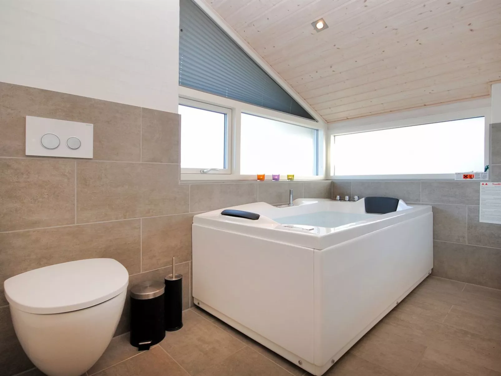 "Arisa" - 100m to the fjord-Inside