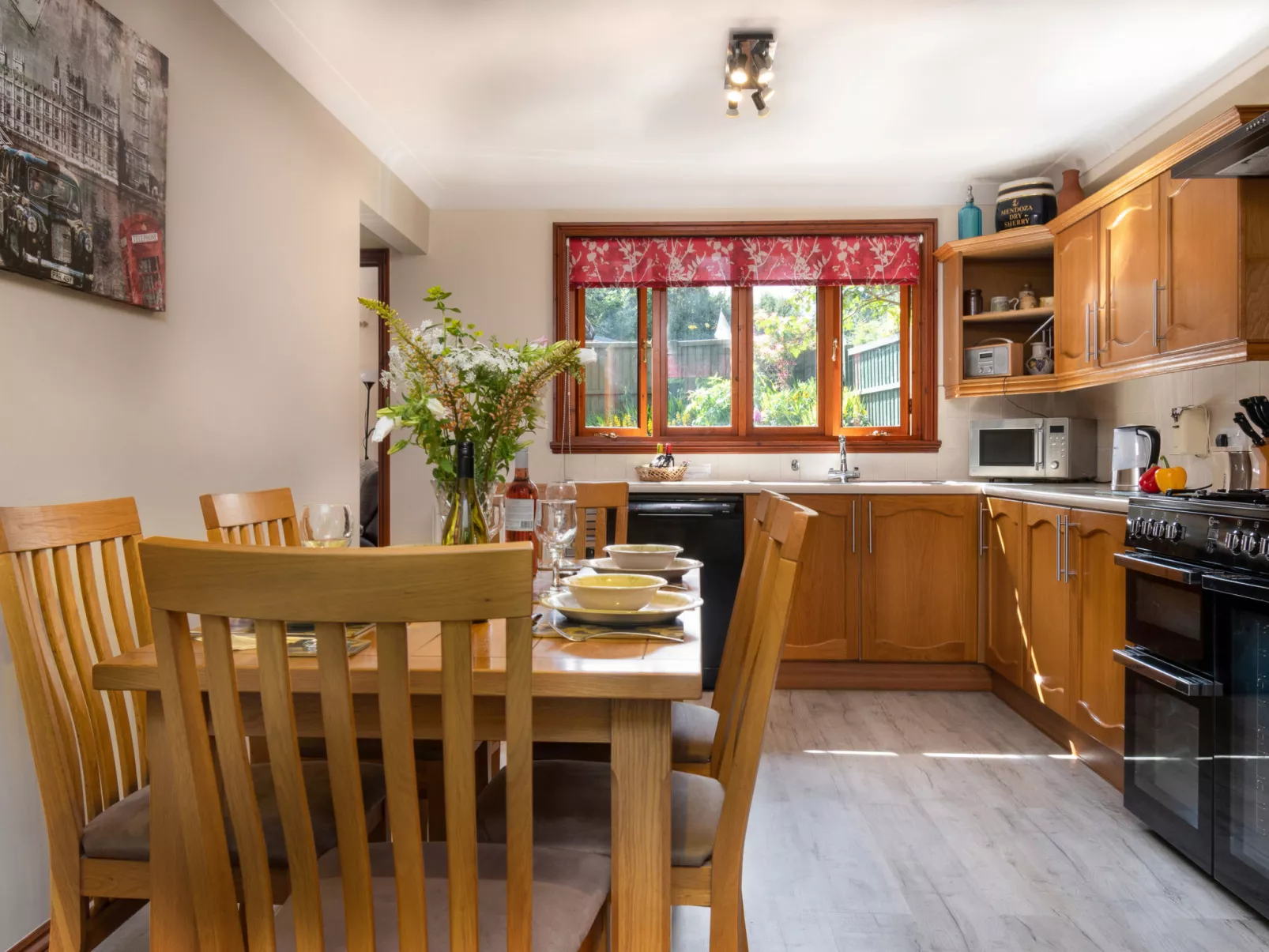 The Grove Annexe-Dedans