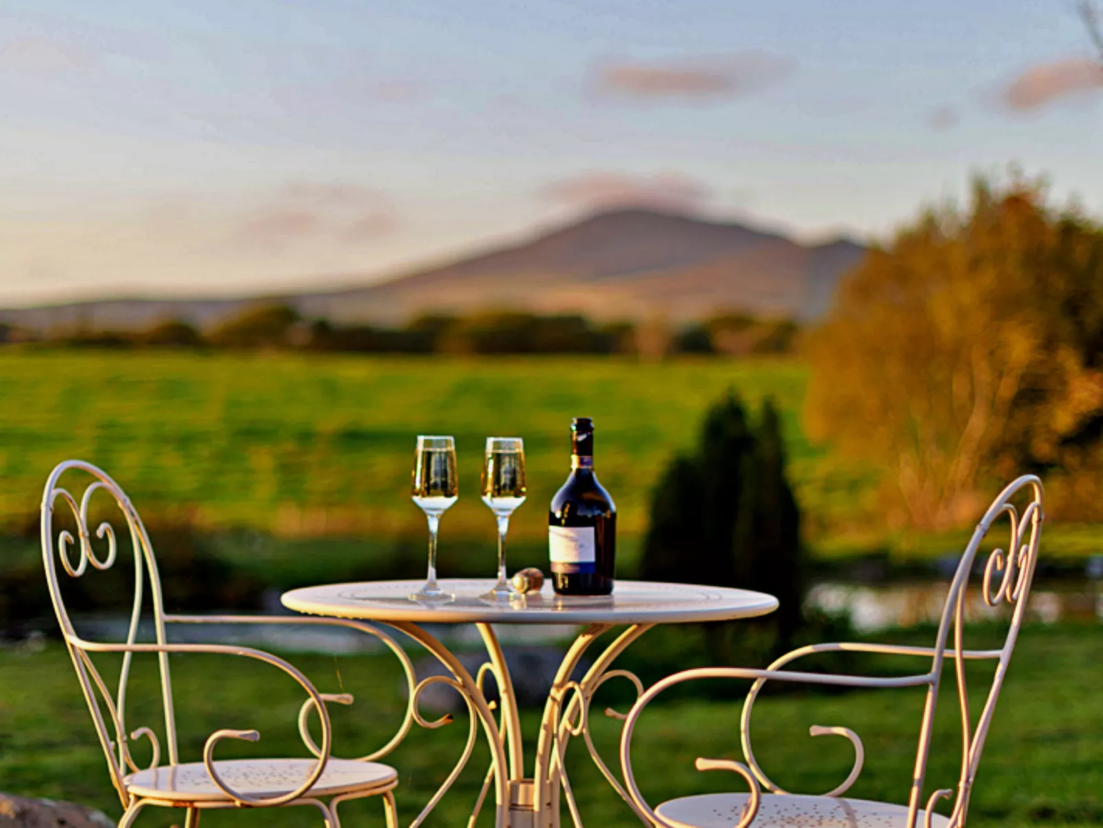 'Angharad' Poachers Hut-Outside