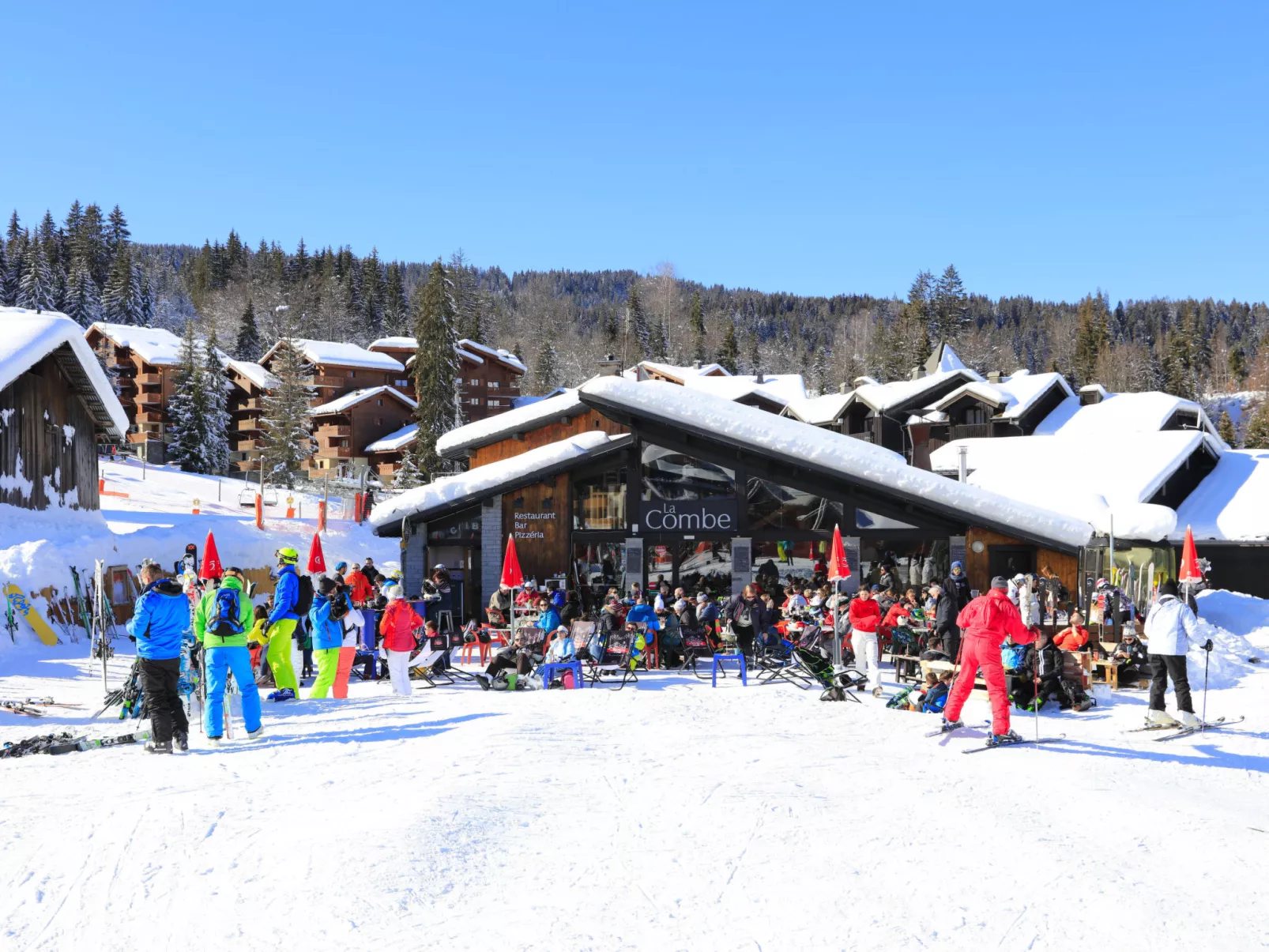 Les Eterlous-Outside