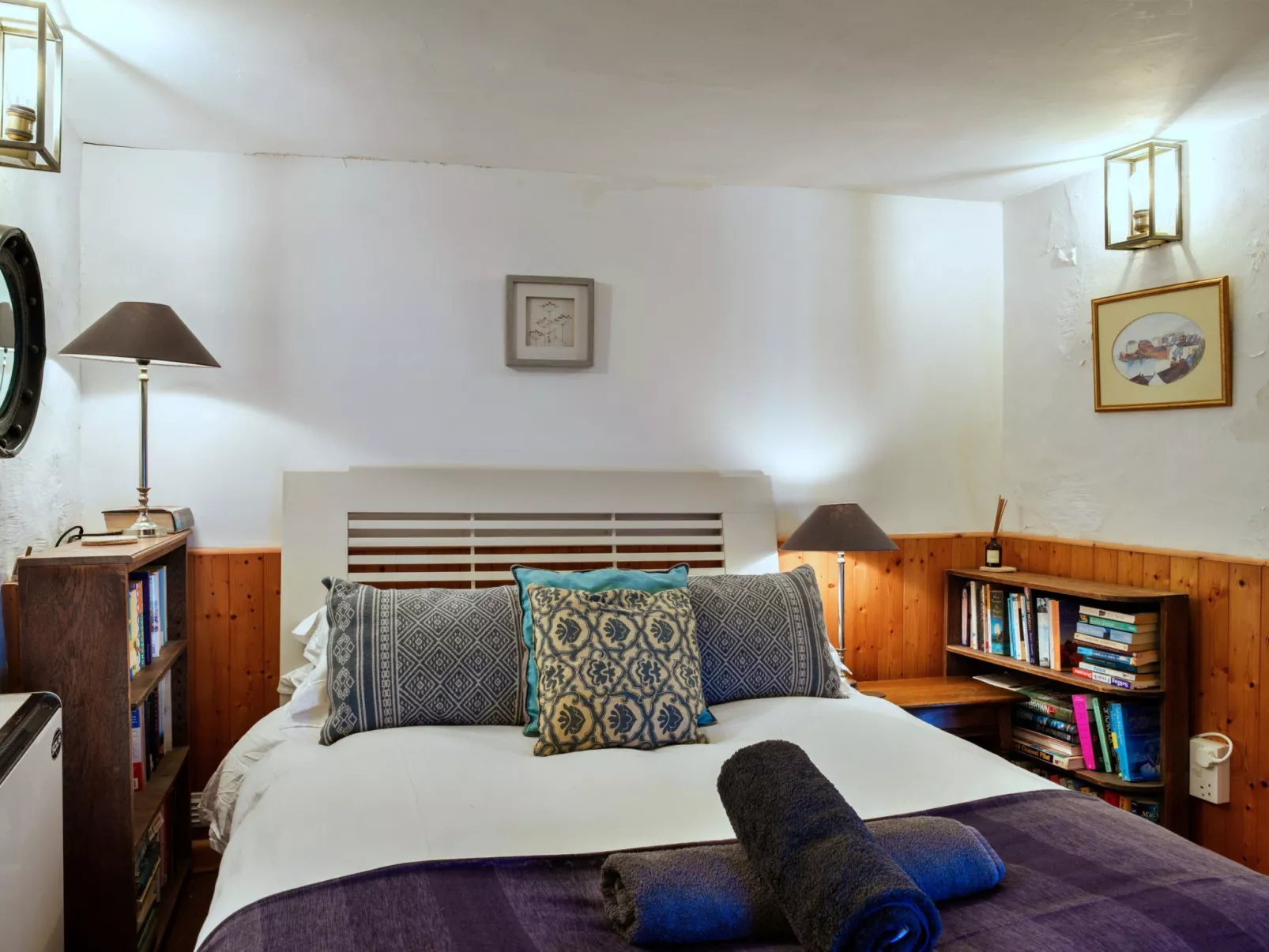 April Cottage-Dedans