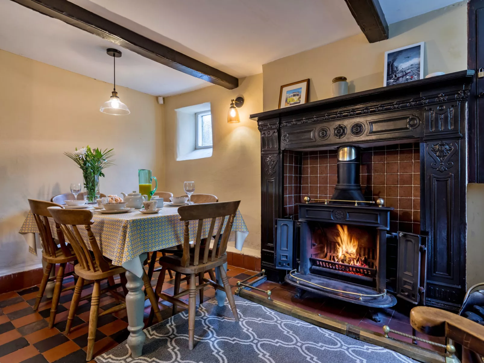 Spring Cottage-Dedans