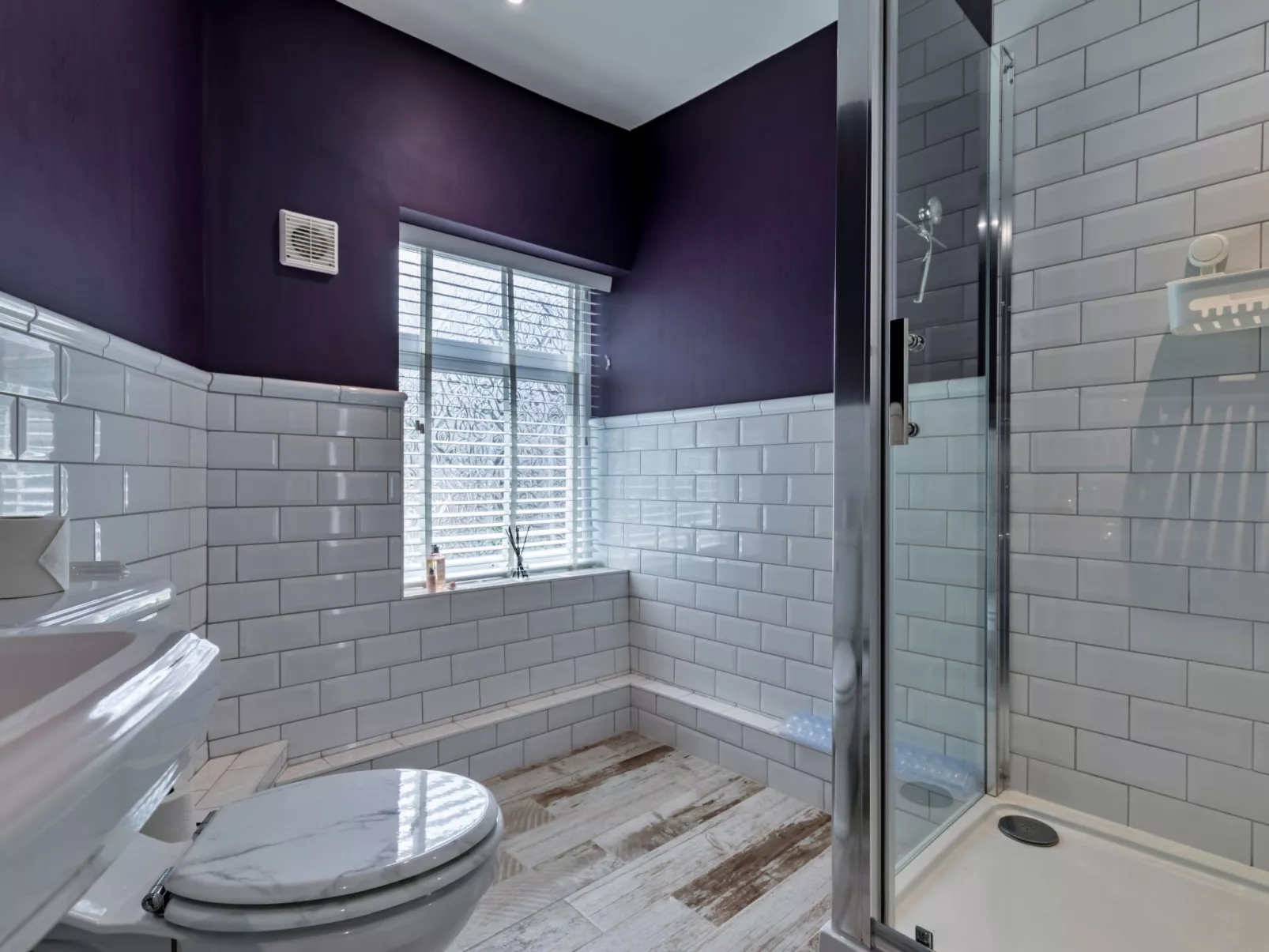 Suzy's Cottage-Inside