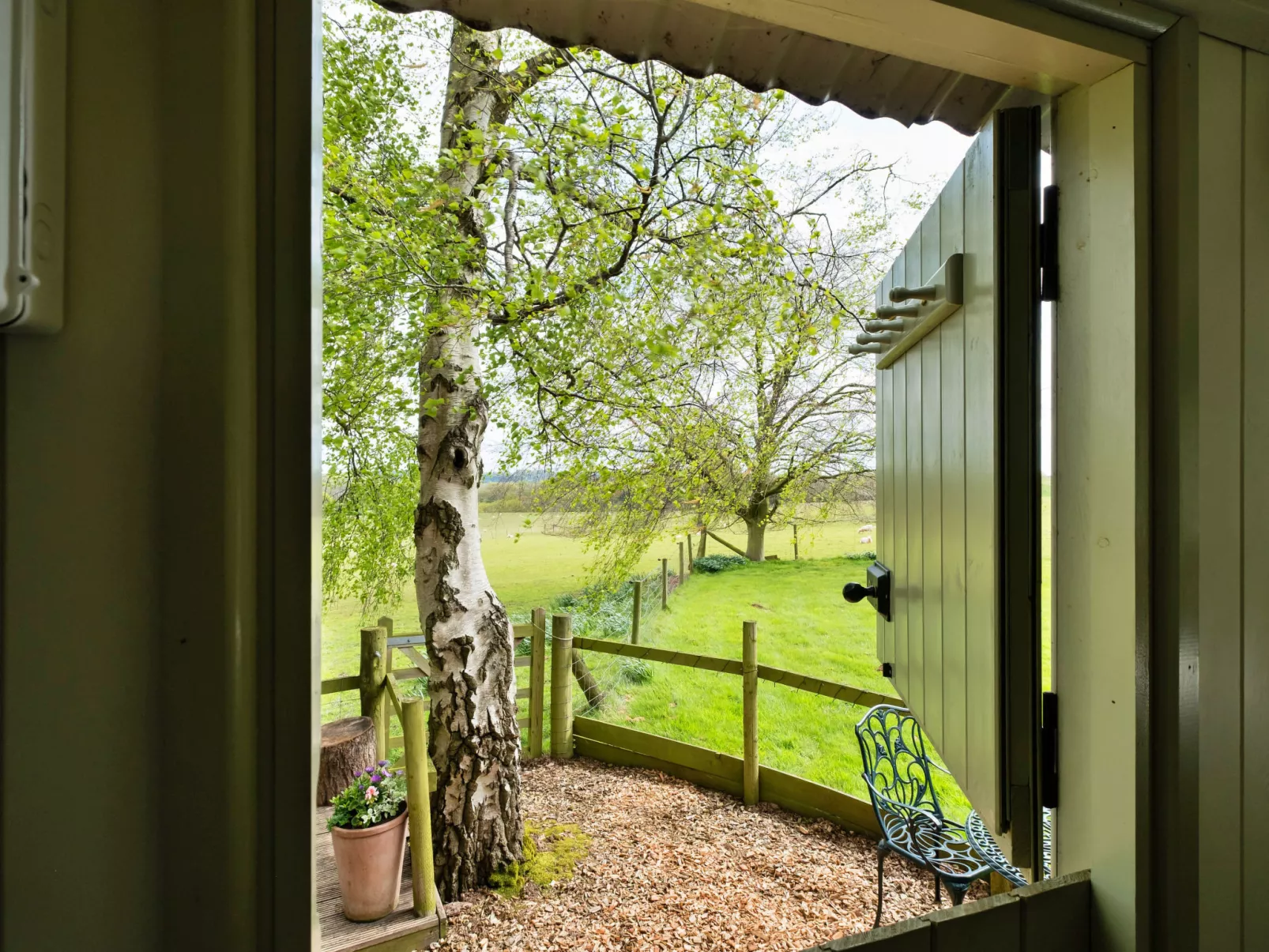 Hay and Hedgerow Glamping-Dedans
