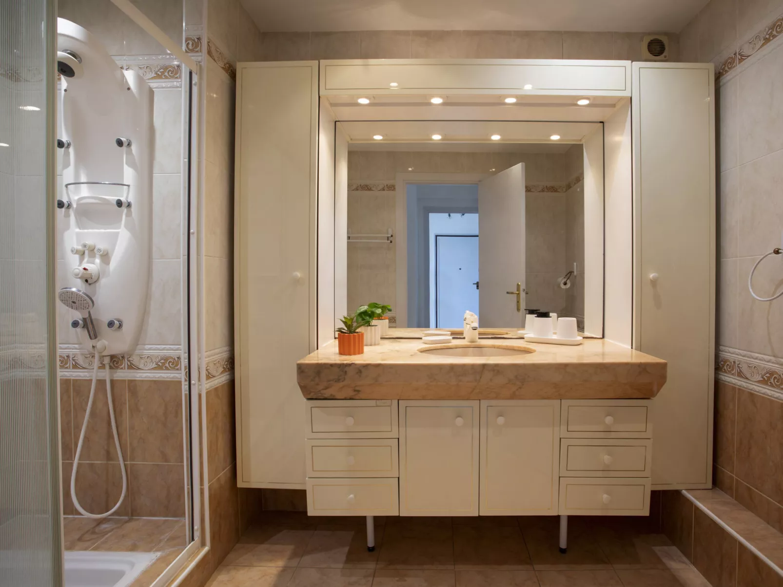 Azur Paradis-Drinnen