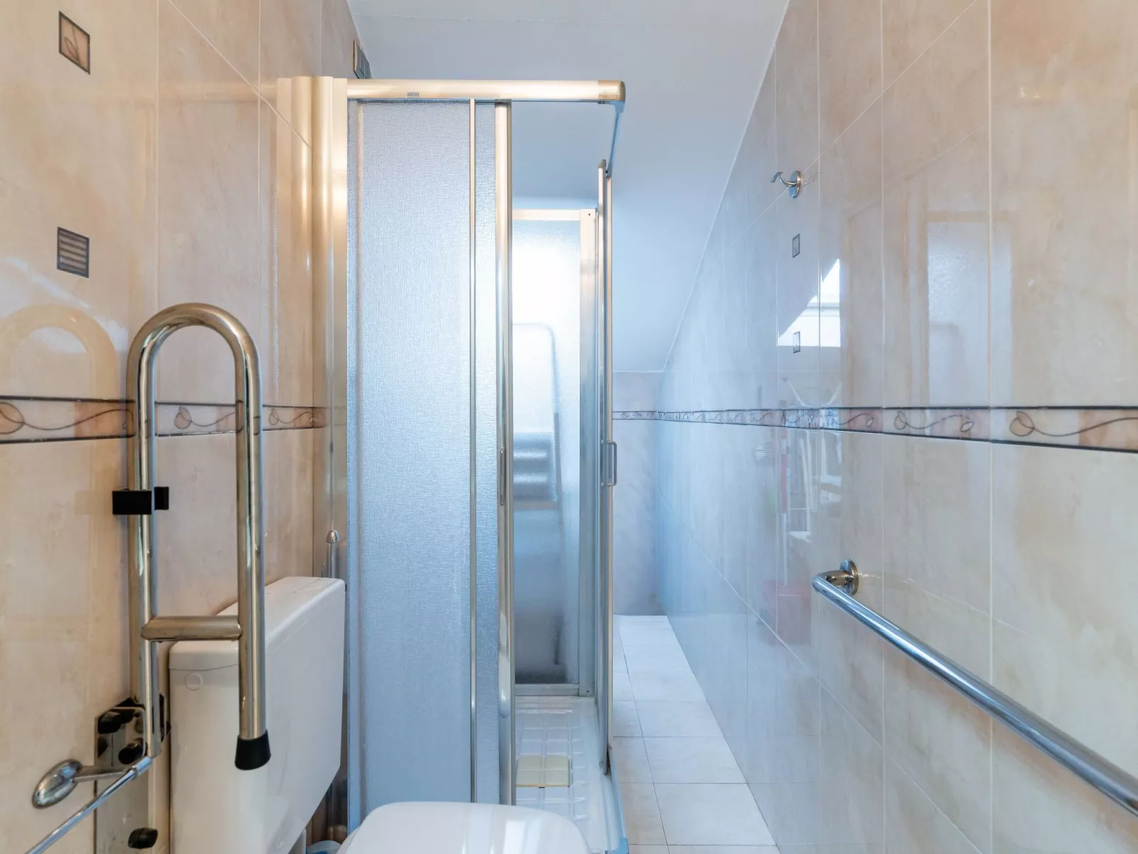 By Center and Sea-Drinnen