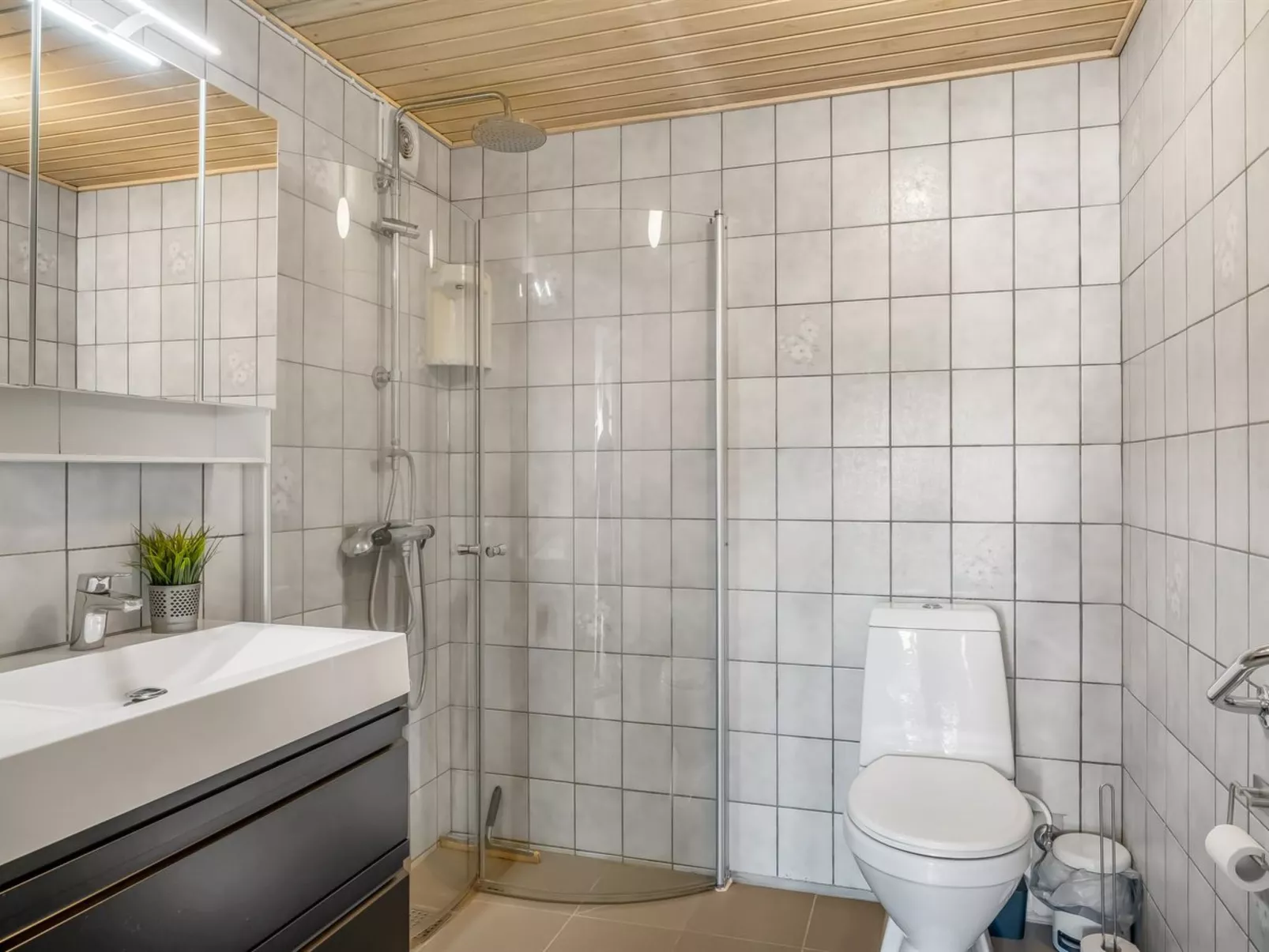 "Missa" - 2km to the fjord-Dedans