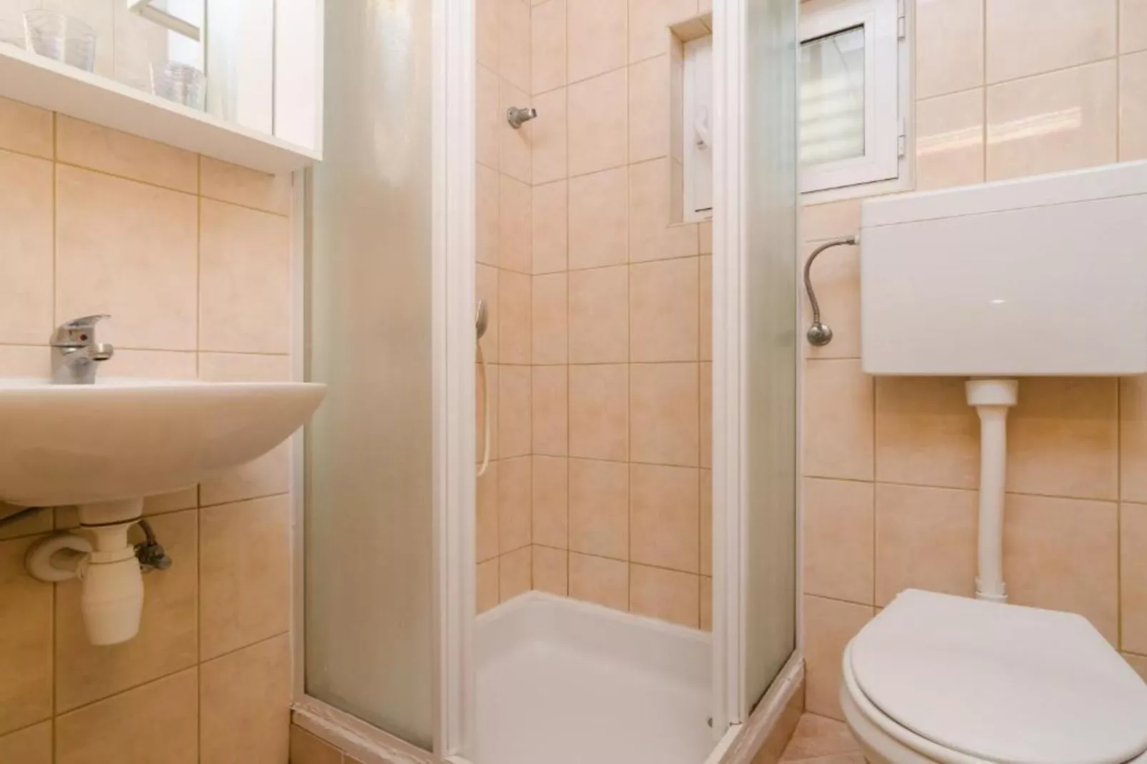 Guest House Sobra 38 - Double Room  with Garden View  3-Bathroom