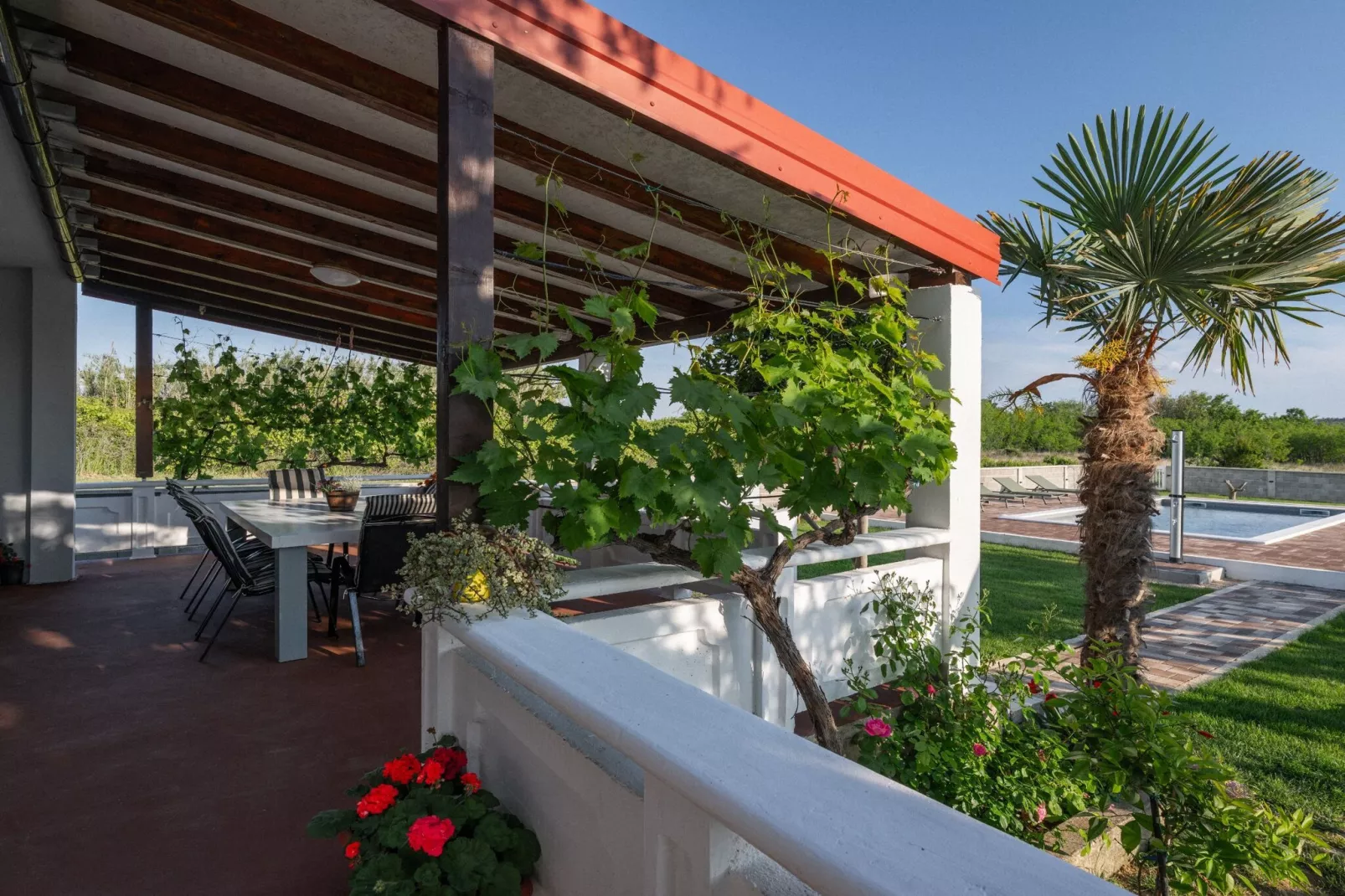 Three-Bedroom House-Extérieur