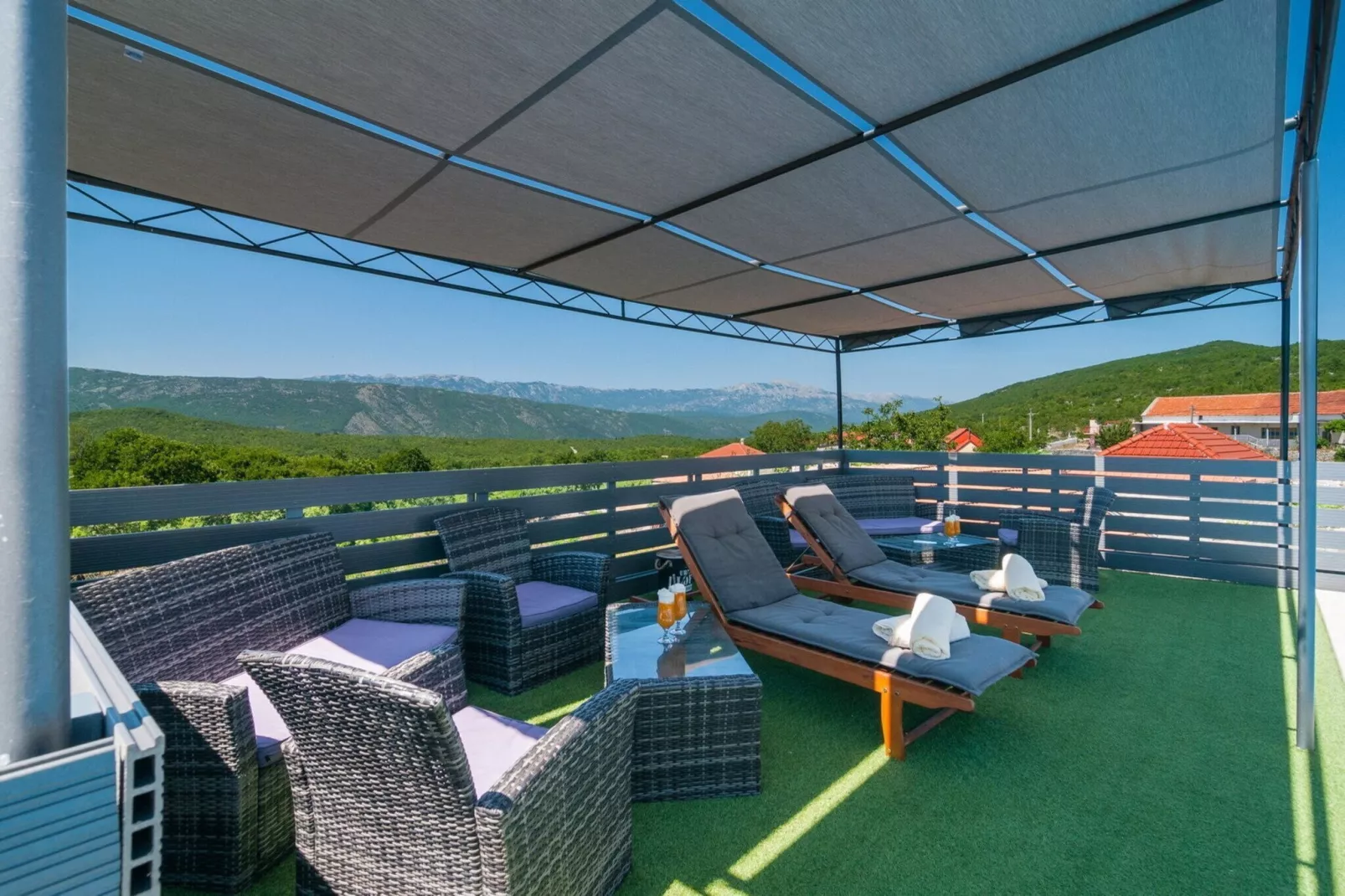 Five-Bedroom Home-Schwimmbad