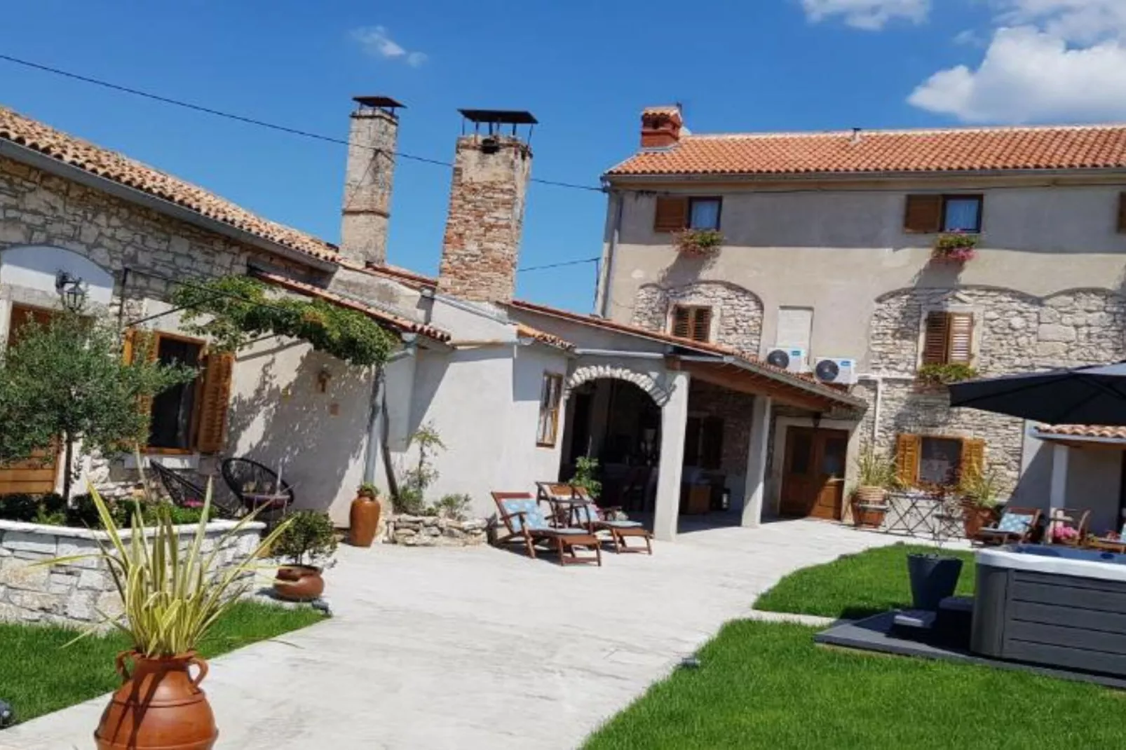 Superior one bedroom apartment ( First floor)-(A1)-Extérieur