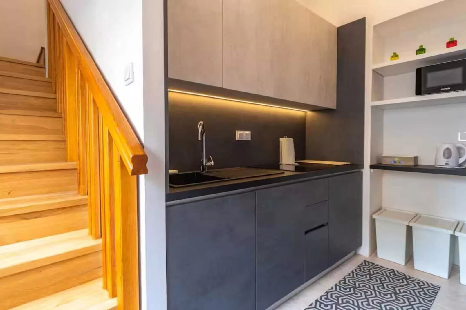 Zagreb Center Apartments - One Bedroom Apartment-Escalier