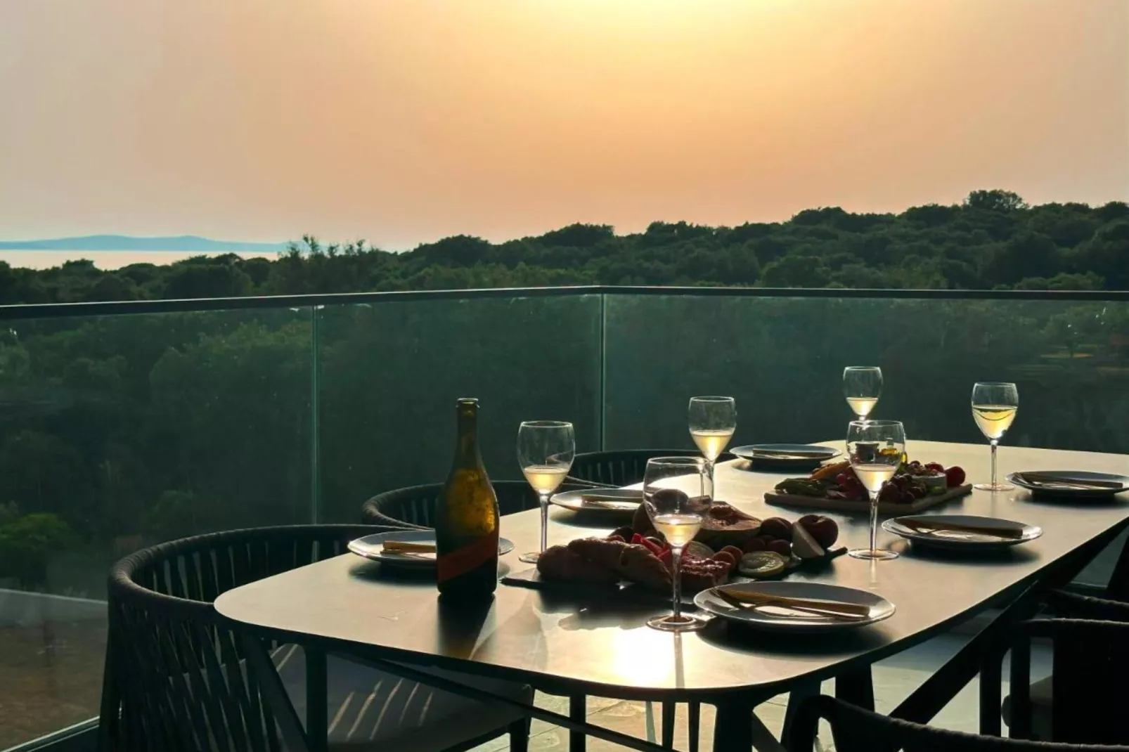 Leonarda Waterfront Residences- Three-Bedroom Penthouse with Infinity Pool (The Skyview Penthouse) - S4-Terrace