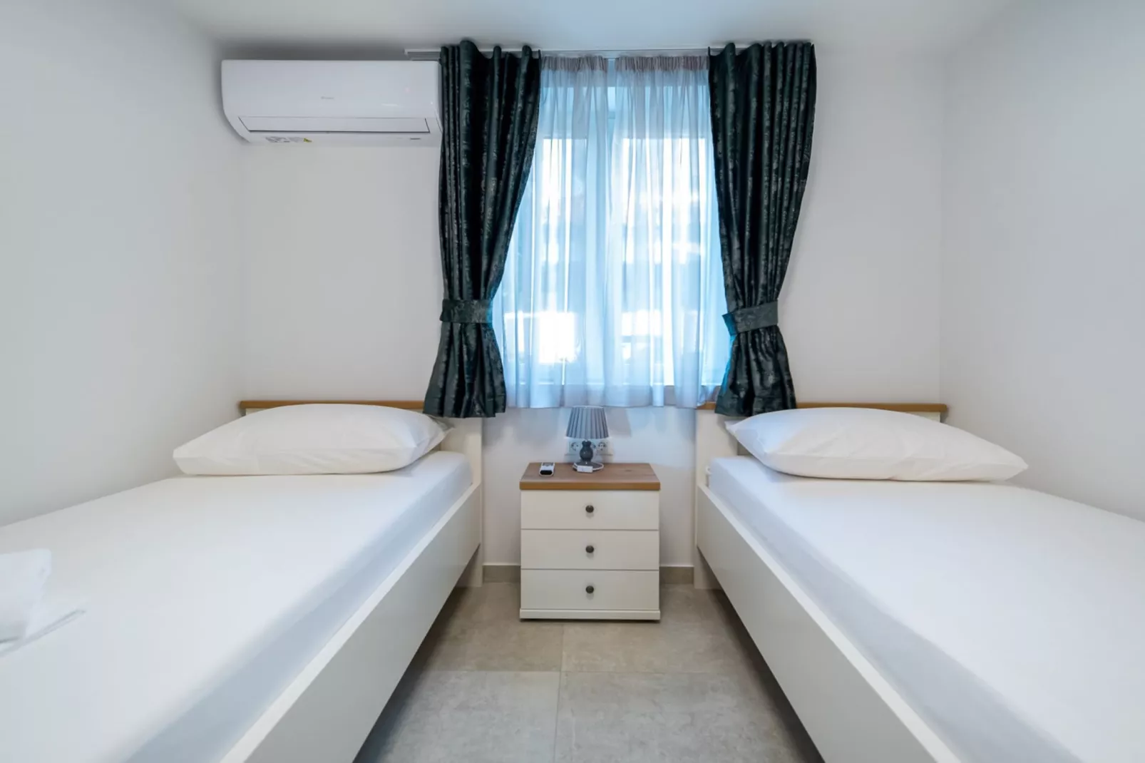 Apartments Sweet Escape - Two Bedroom Apartment with Terrace and Sea View-Schlafzimmer