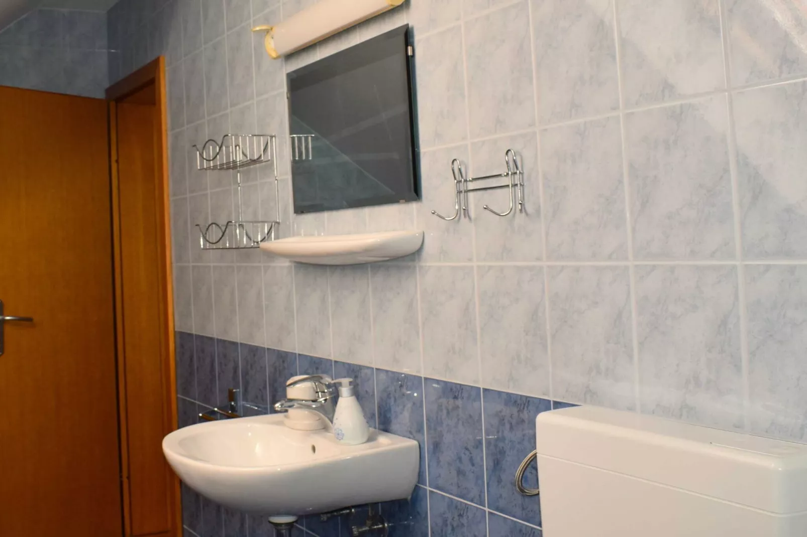 Zevnik Quiet Retreat with Stunning Views and Equestrian Activities - Family Room with Private Bathroom 8-Bathroom