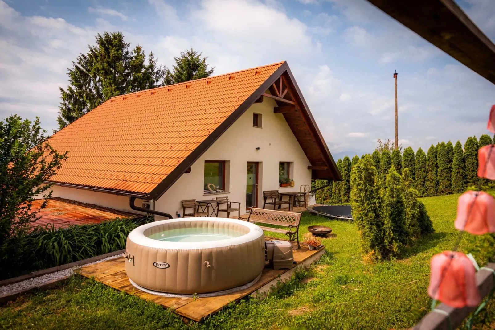 Rustic Refuge Glamping with Hot-Tub and Sauna - Two Bedroom Apartment with Terrace-Outdoor