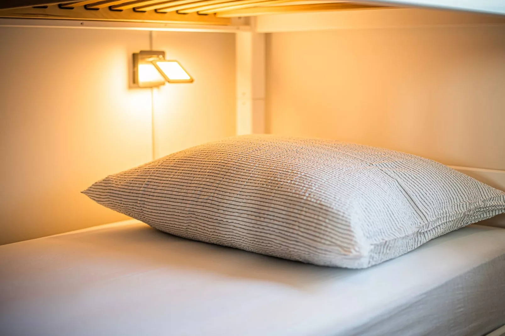 Serene Hollow Holiday Home with Mountain View - Two Bedroom Holiday Home with Mountain View-Chambre