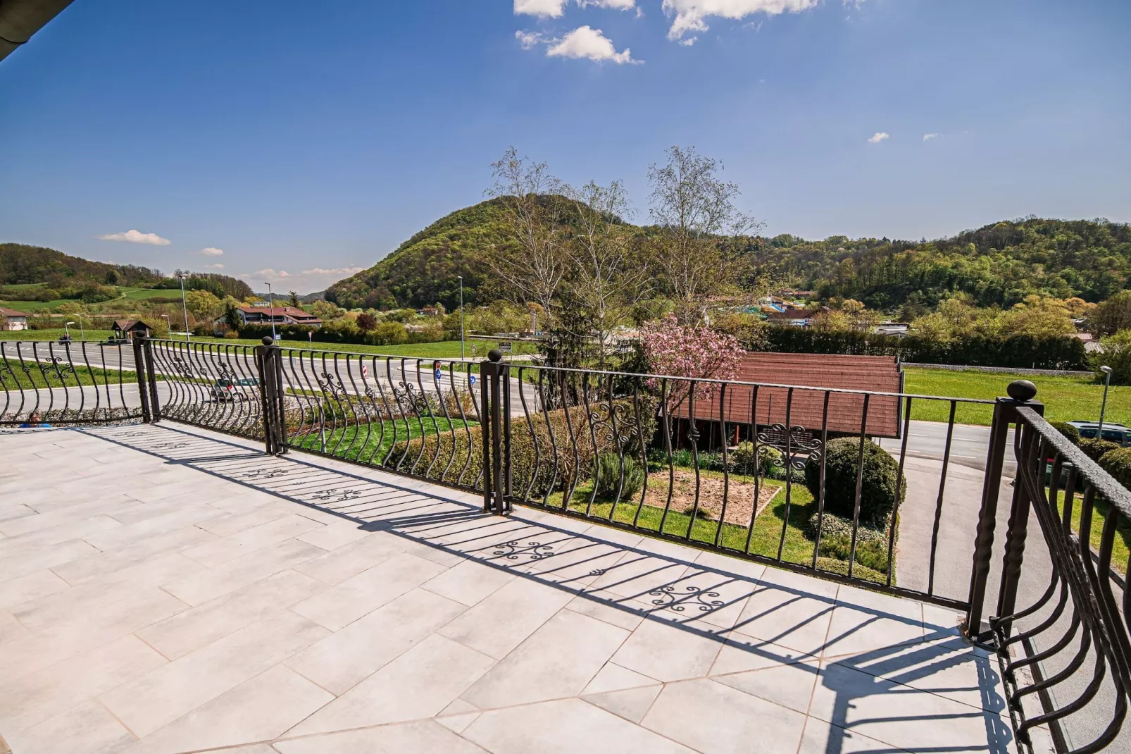 Sunny and Spacious Apartments with Terrace near Water Park - One Bedroom Apartment with Terrace-Terrace