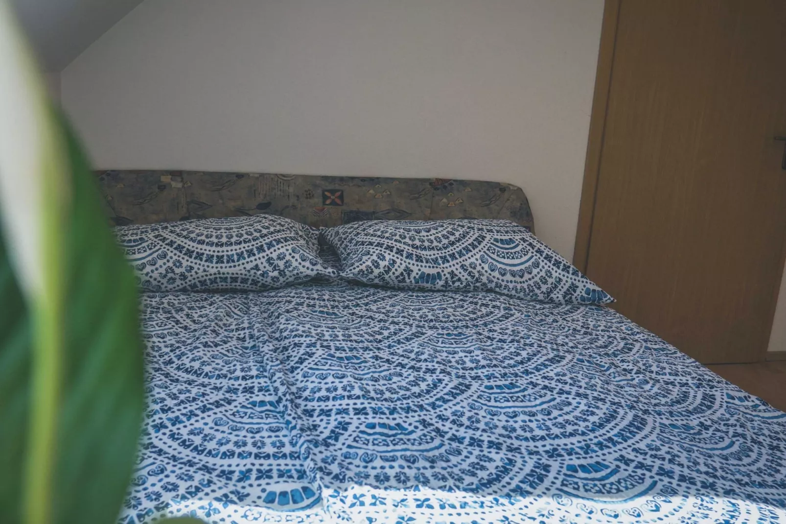 Comfortable Apartment with Mountain View - One Bedroom Apartment-Schlafzimmer