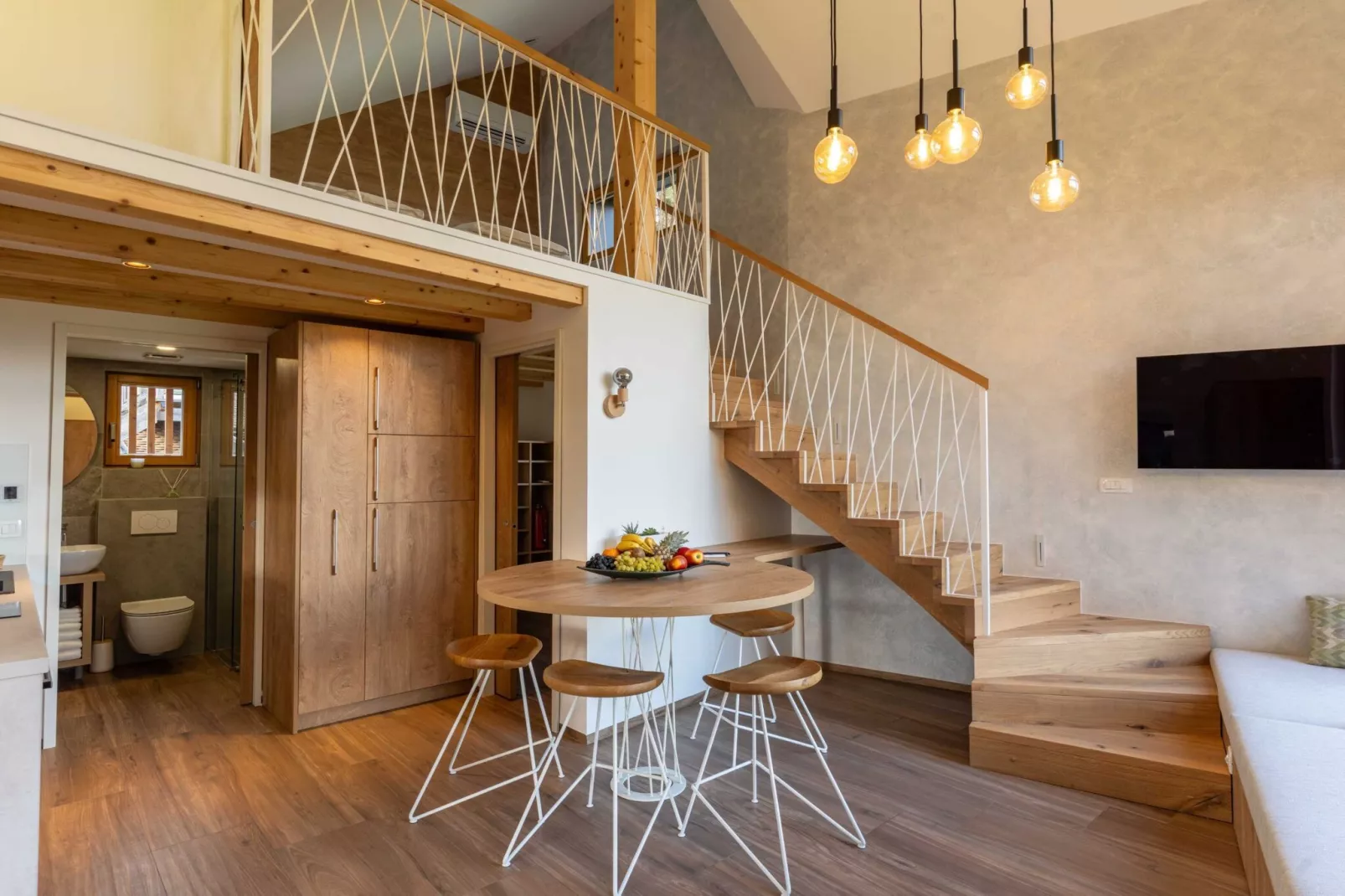 Elegant Warm Bliss Hideaway Escape Lodge - Holiday Home with Hot-Tub (owner Sunset)-Stairs