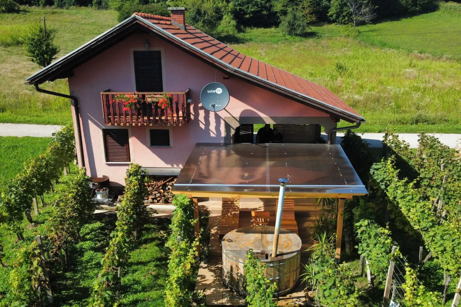 Harvest Horizon Holiday Home with Sauna - One Bedroom Holiday Home-Outdoor