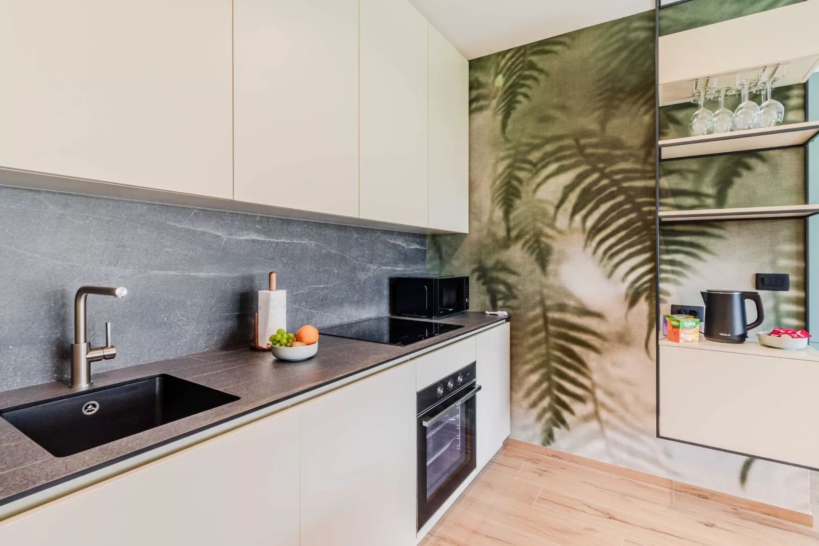 Bovec Chic Apartment with Sauna - One Bedroom Apartment with Balcony-Küche