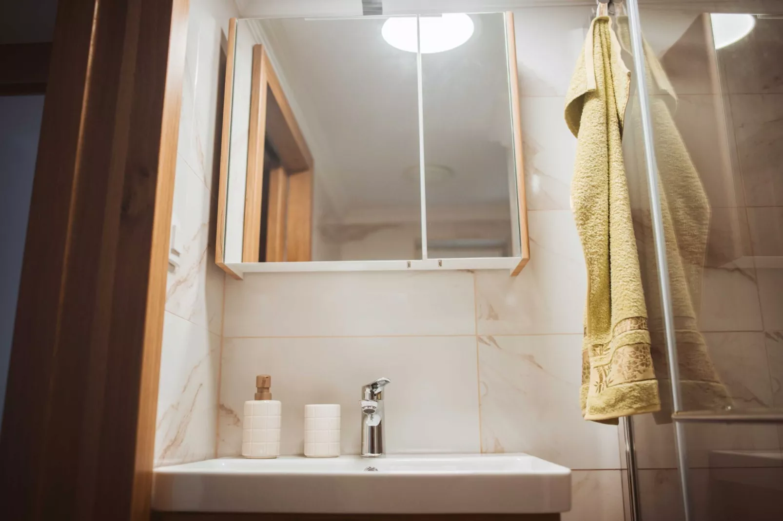 Cozy Holiday Home with Fireplace and Scenic Hills in Bistrica ob Sotli - Two Bedroom Holiday Home-Bathroom