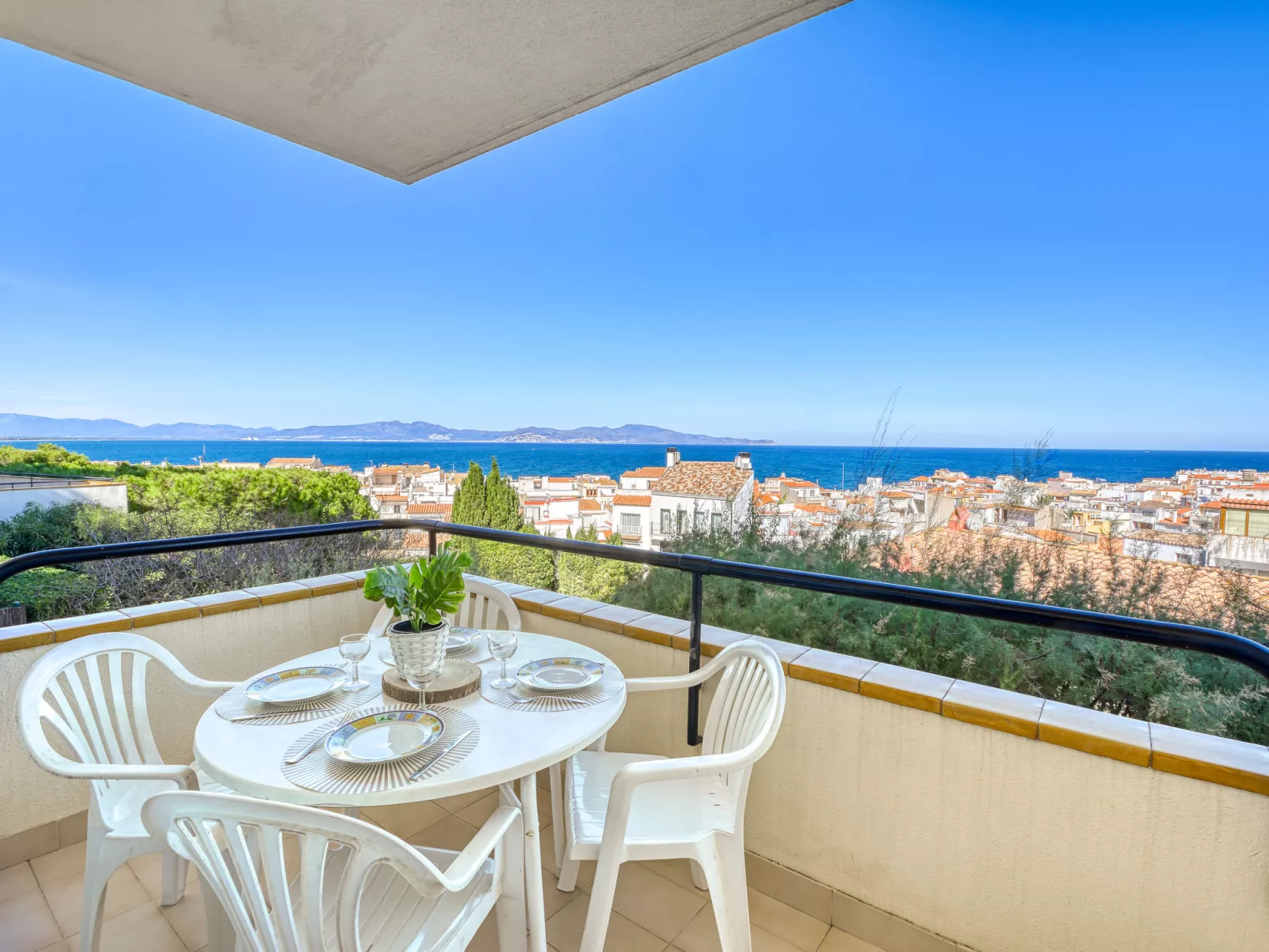 Mirador del Pedró-Outside