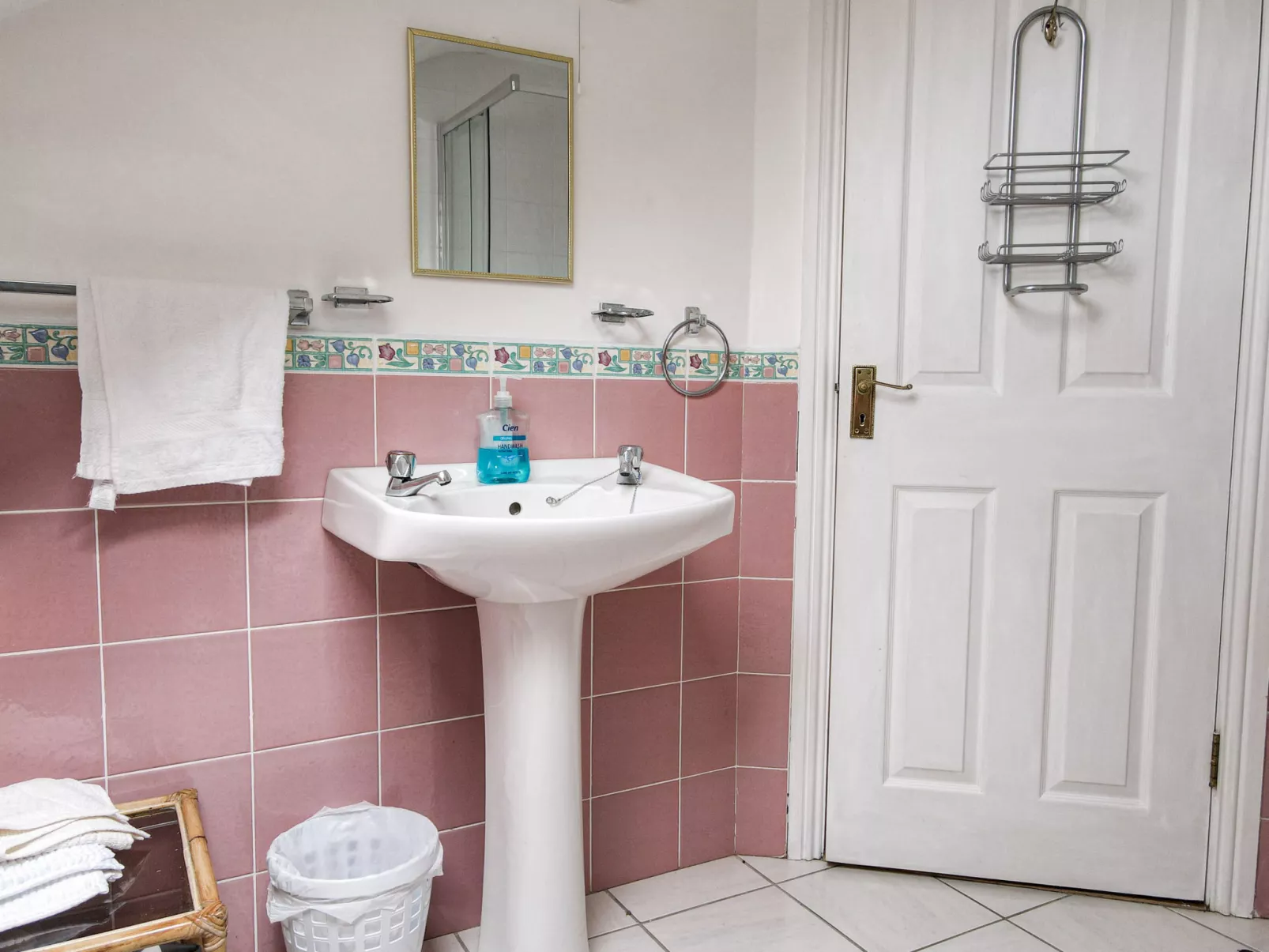 Achill Sound HV No 9-Inside