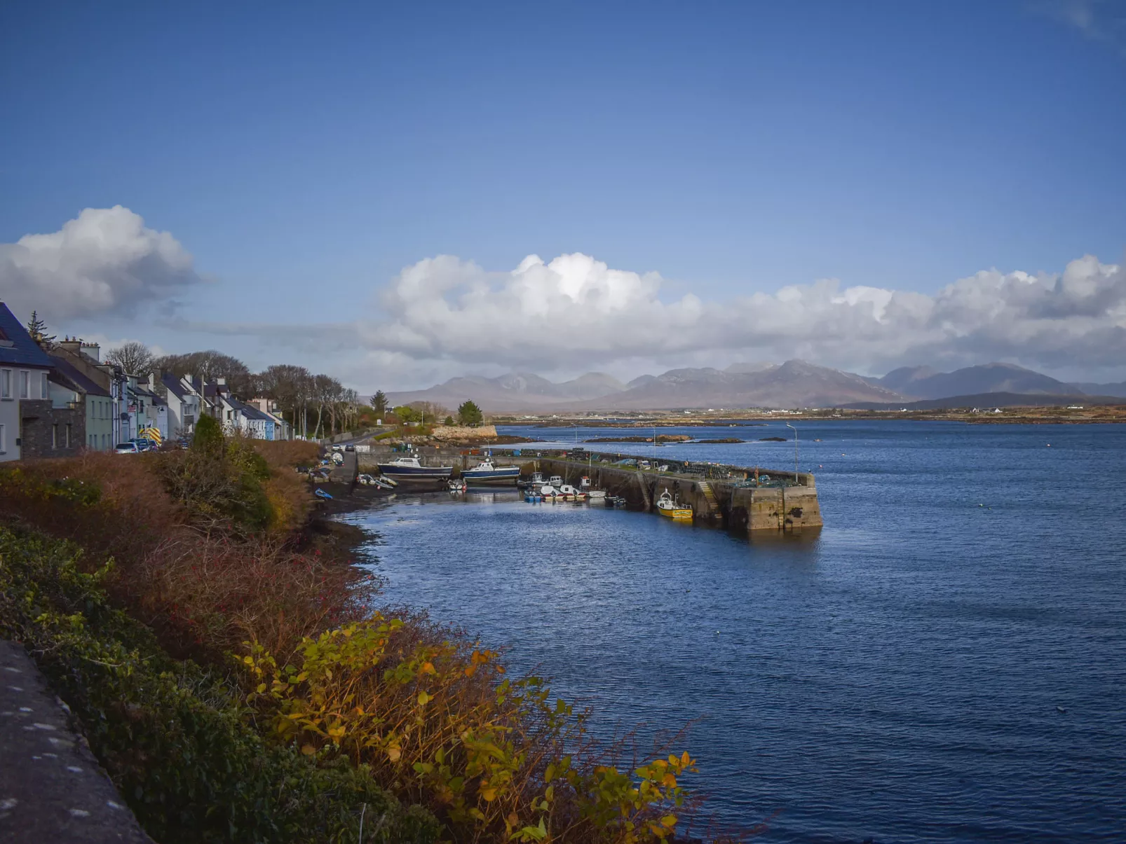 Bridies Holiday Cottage Roundstone-Outside