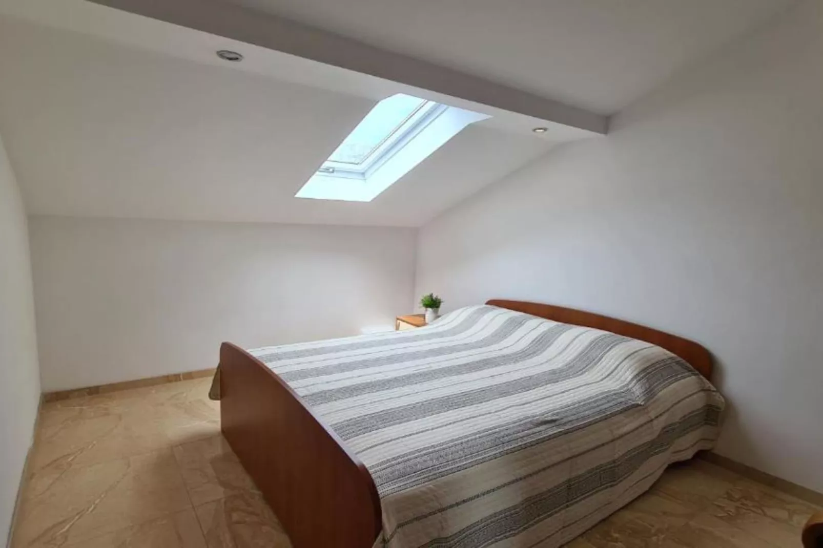 Apartment with One Bathroom-Bedroom