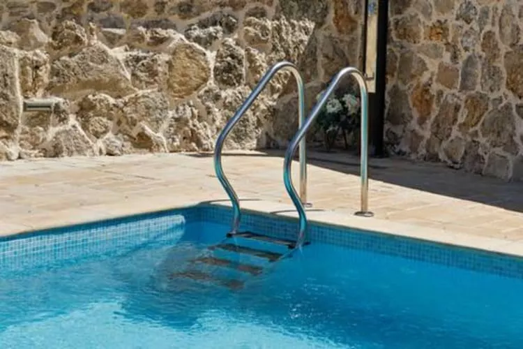 Holiday Home Lišnjak - Three Bedroom Holiday Home with Pool-Piscine