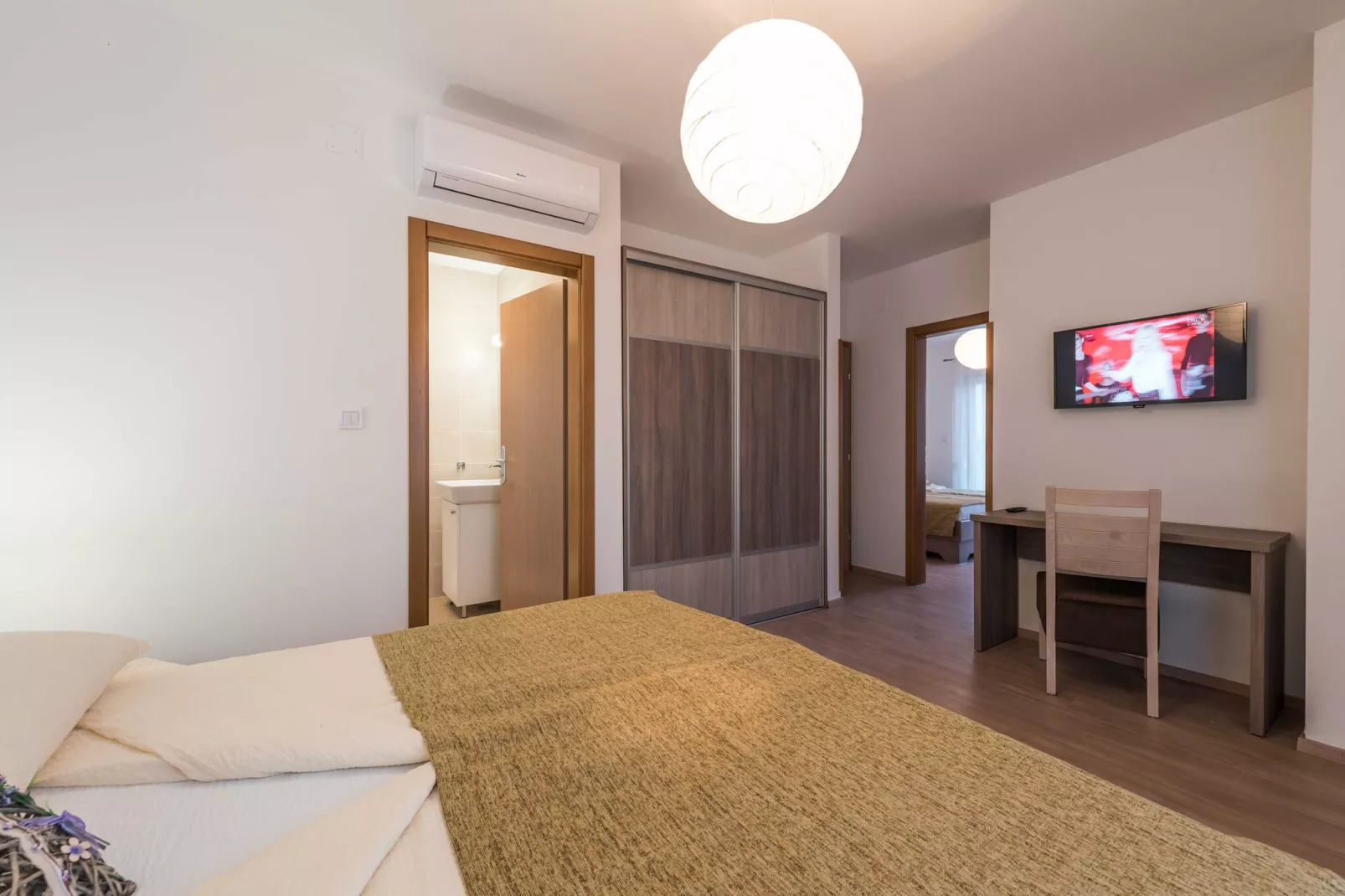 Luxury Escape with Swimming Pool & Modern Design - Deluxe Four Bedroom Villa with Sea View and Private Pool (Villa 5)-Chambre