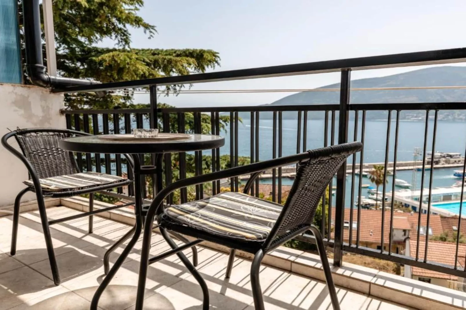 Elegant Apartment with Stunning Boka Bay Panorama - Two Bedroom Apartment-Terrasse / balcon