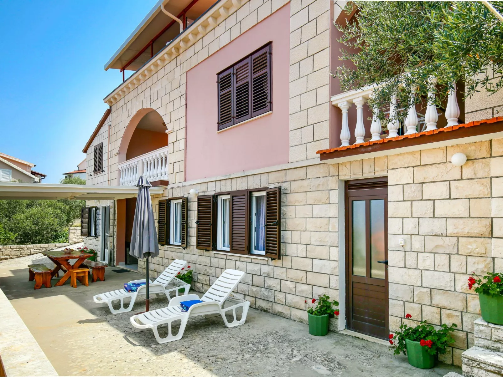 Haus Peric-Dehors
