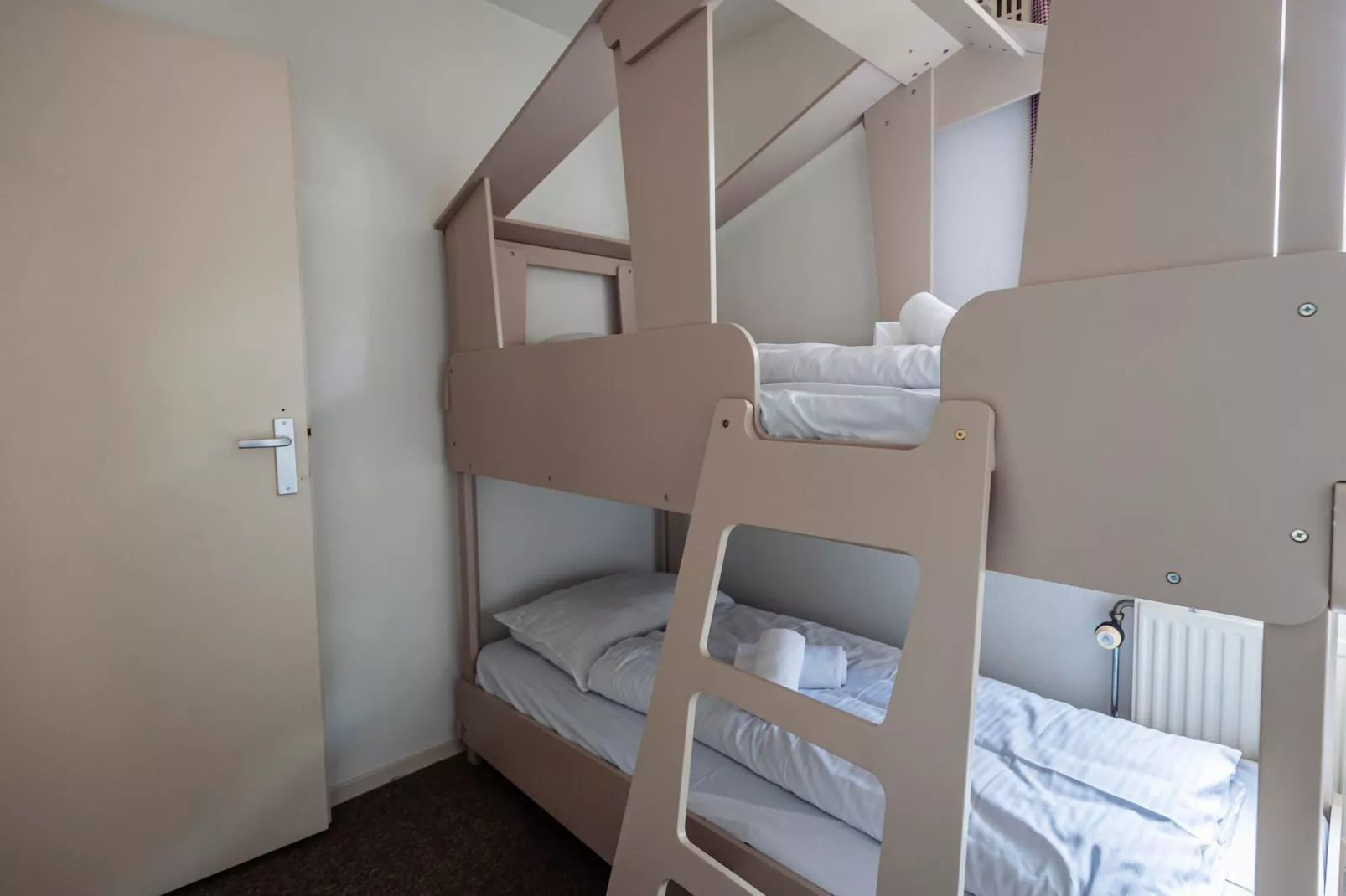 16 - Persons Family bungalow-Chambre