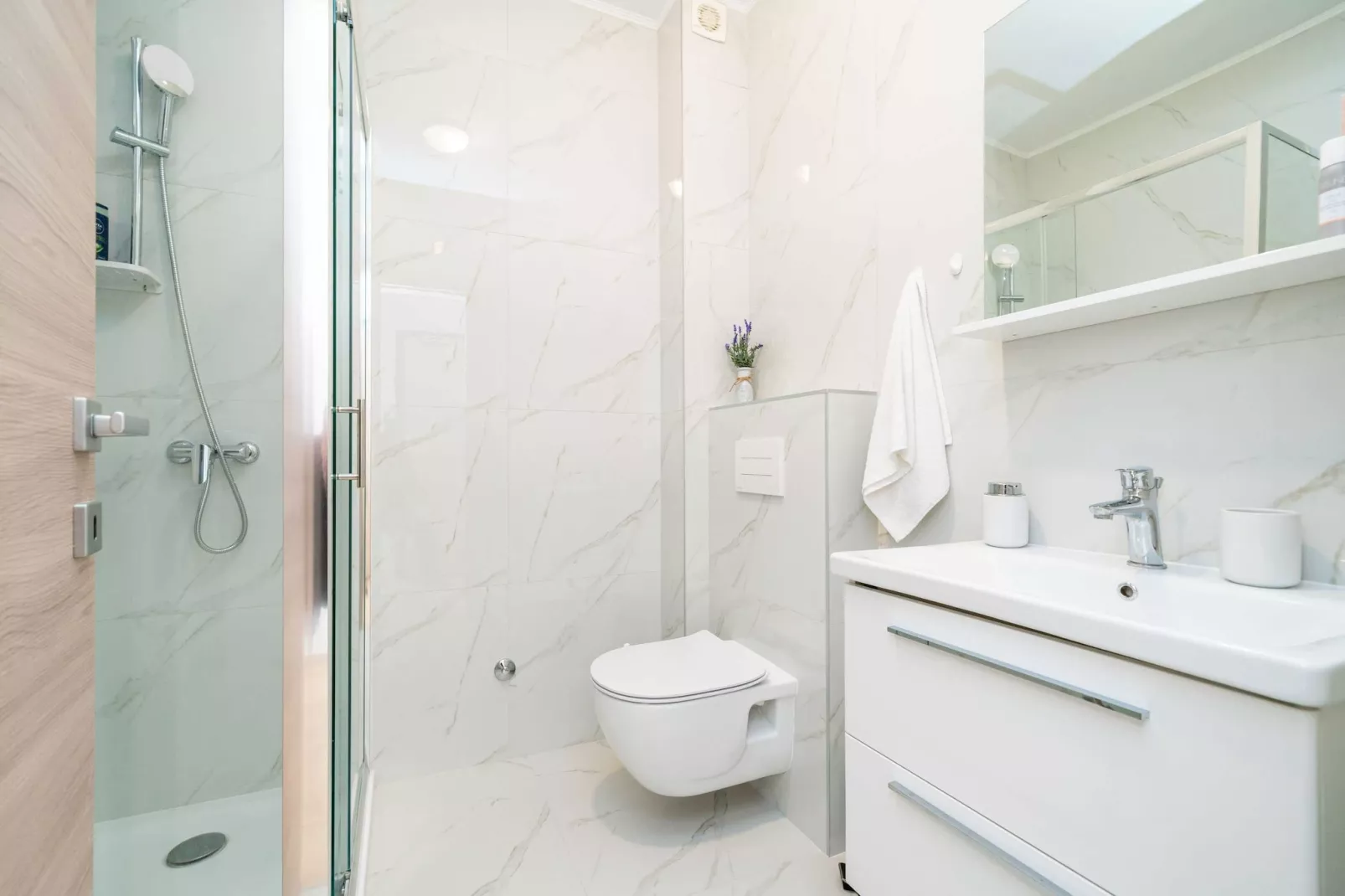 Apartment Zoric - Two Bedroom Apartment with Balcony-Bathroom