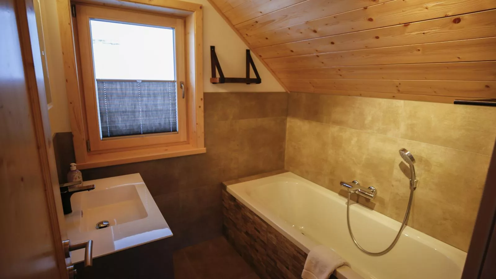 Designchalets Falkertsee-Bathroom