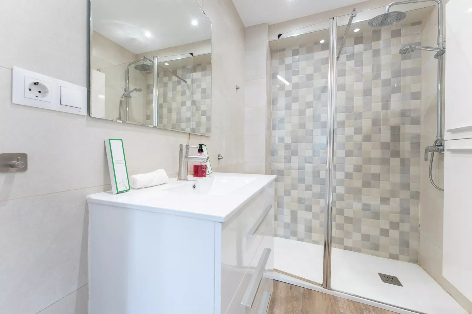 CT 379 - Faro's Malaga Citycenter - Cosy Apartment at Capuchinos for 2-Bathroom