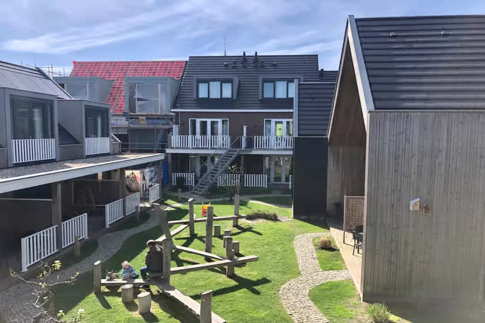 Plein 40 Lodge 15-Gardens in summer