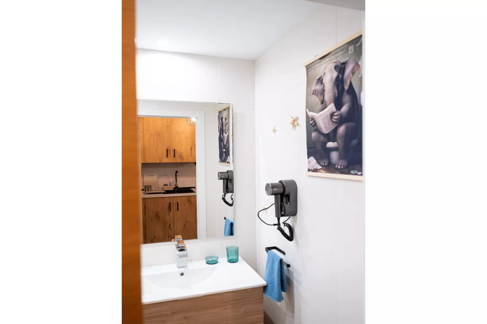 CT 394 - Faro's Beach & Town - Torremolinos-Bathroom