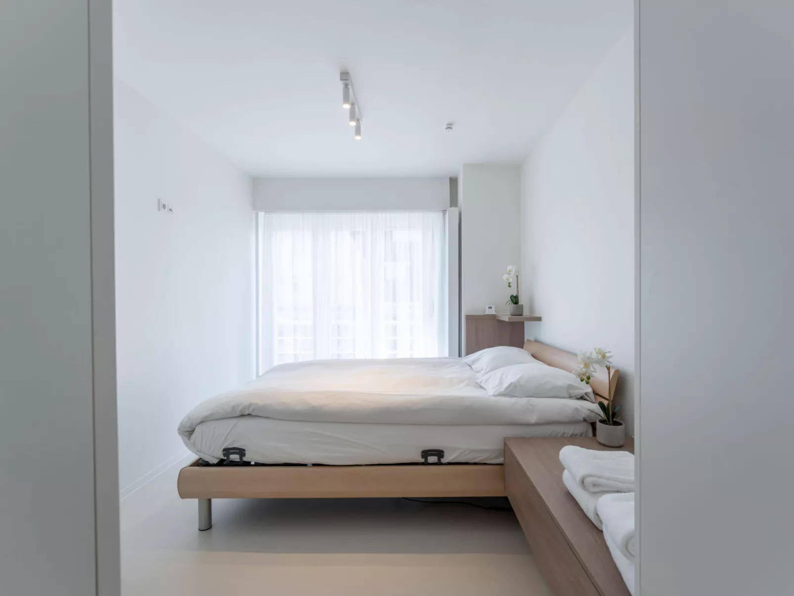 Marie Antoinette close by the sea-Inside