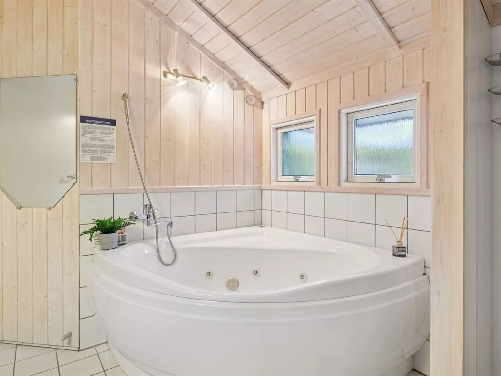 "Gyda" - 840m from the sea-Drinnen