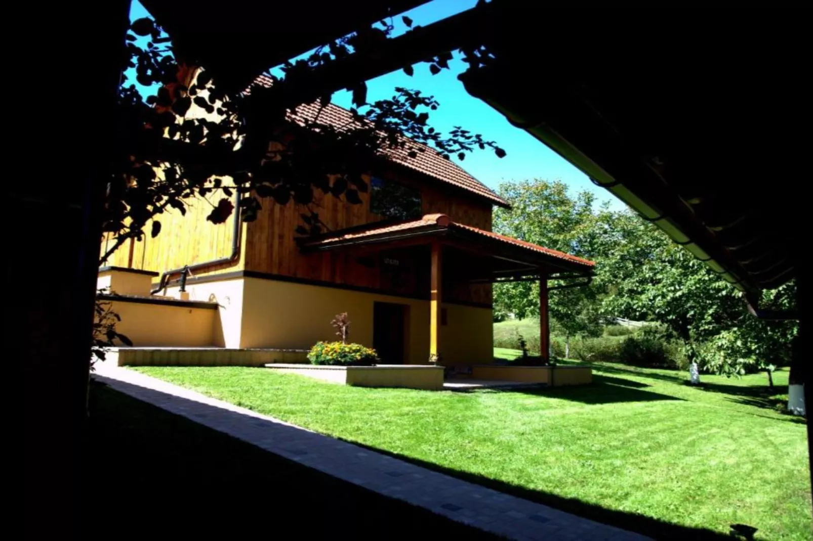 Brezova Poljana Lodge with Sauna and Hot-Tub - Five Bedroom Holiday Home-Extérieur