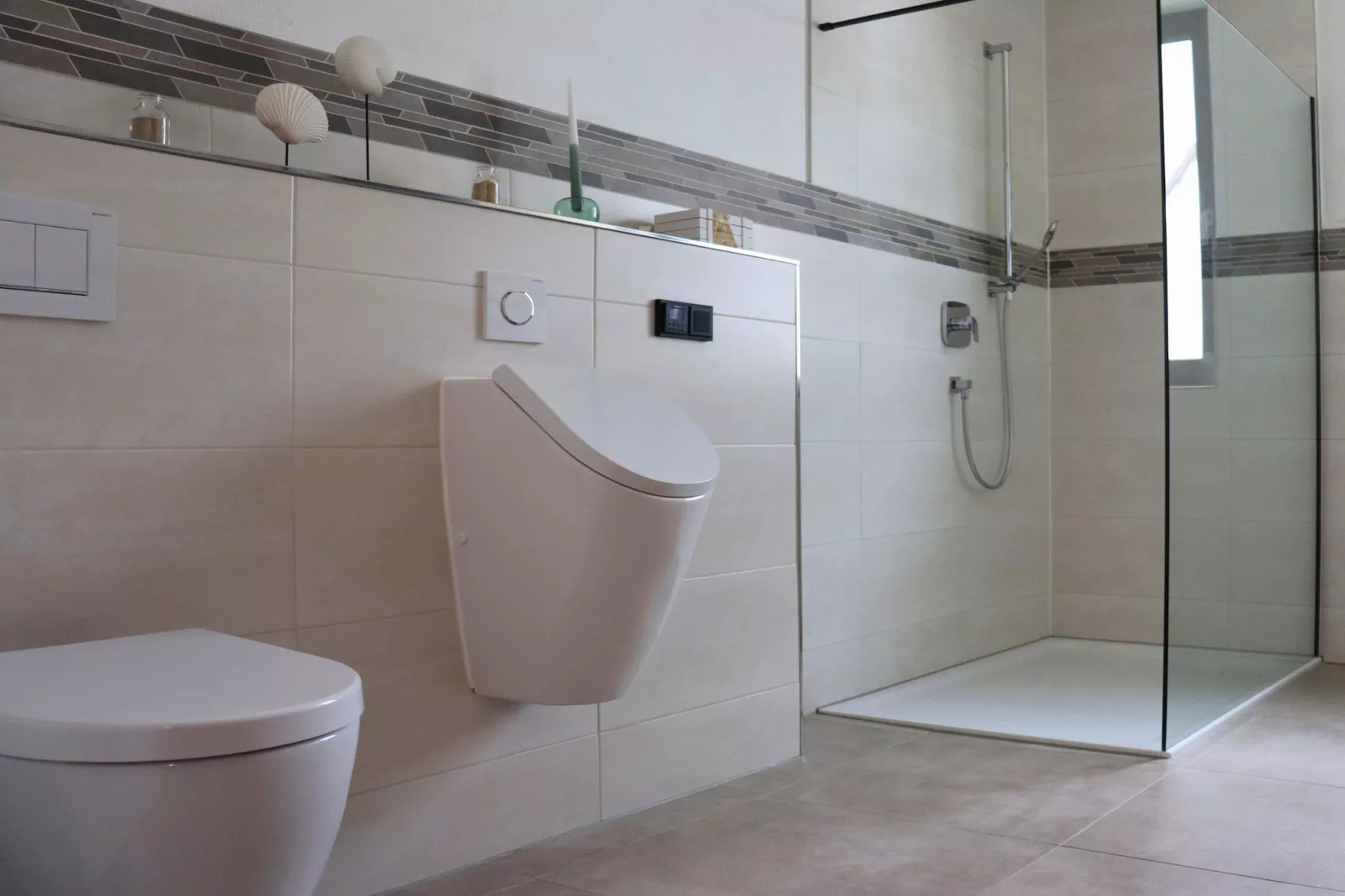 Eifel-Finca mit Whirlpool und Gartenlounge-Bathroom