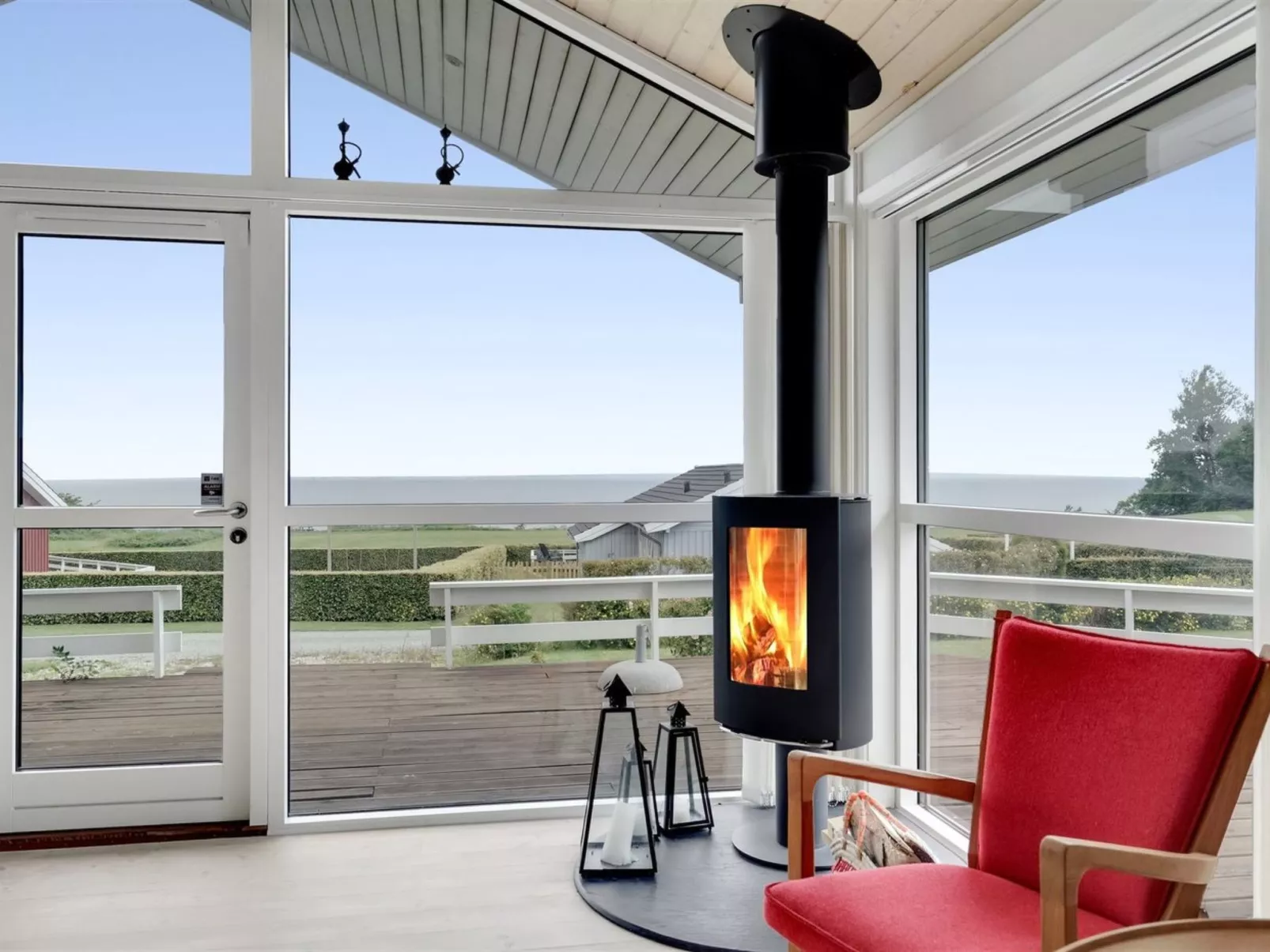 "Finn" - 100m from the sea-Dedans