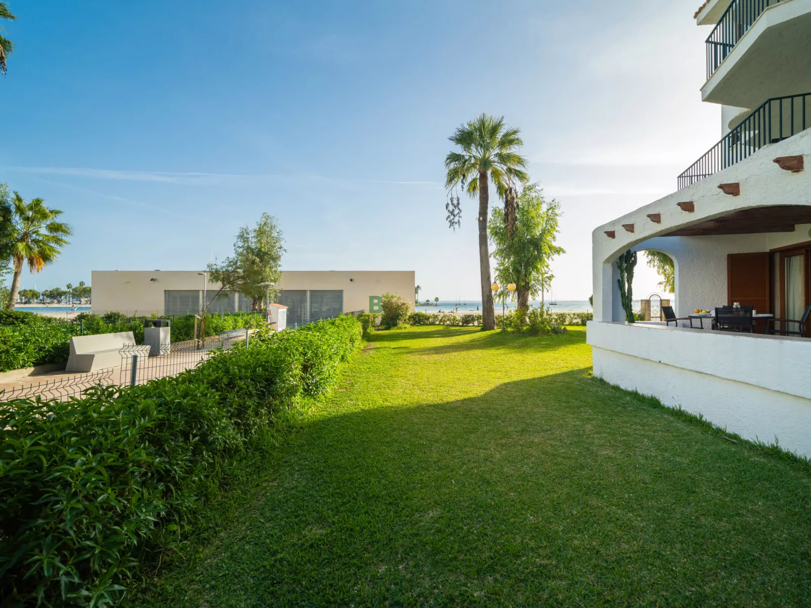 Carabela Chic-Outside