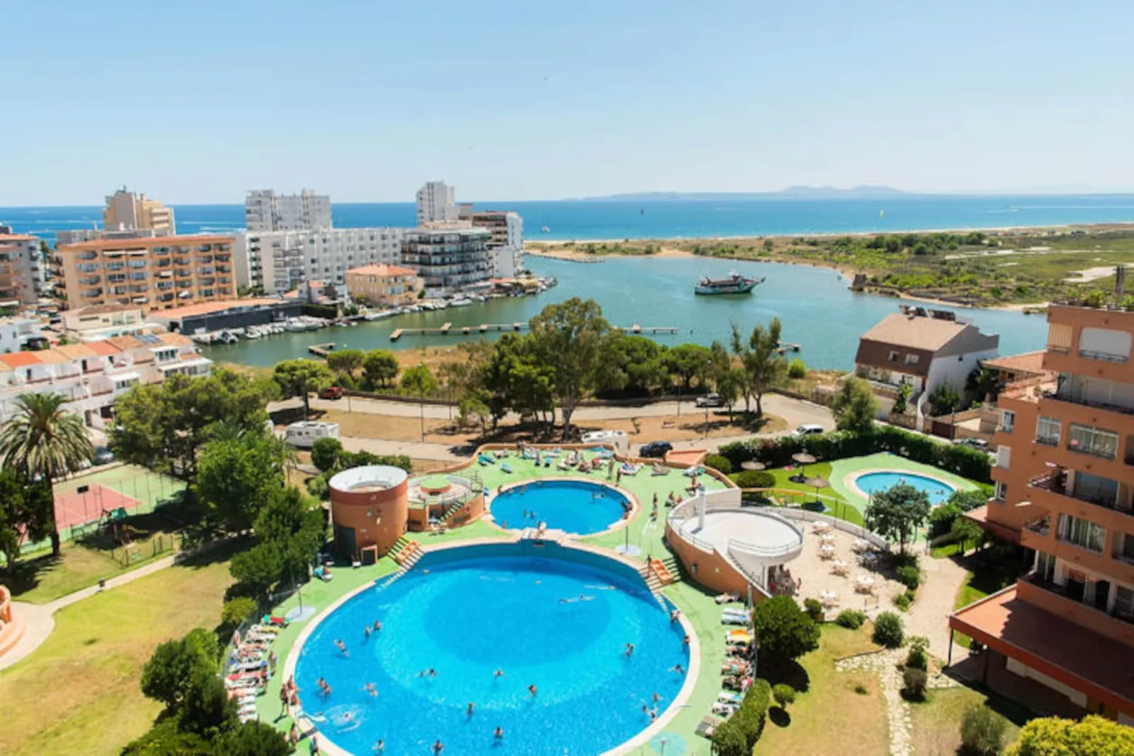 Studio à Roses-Untagged