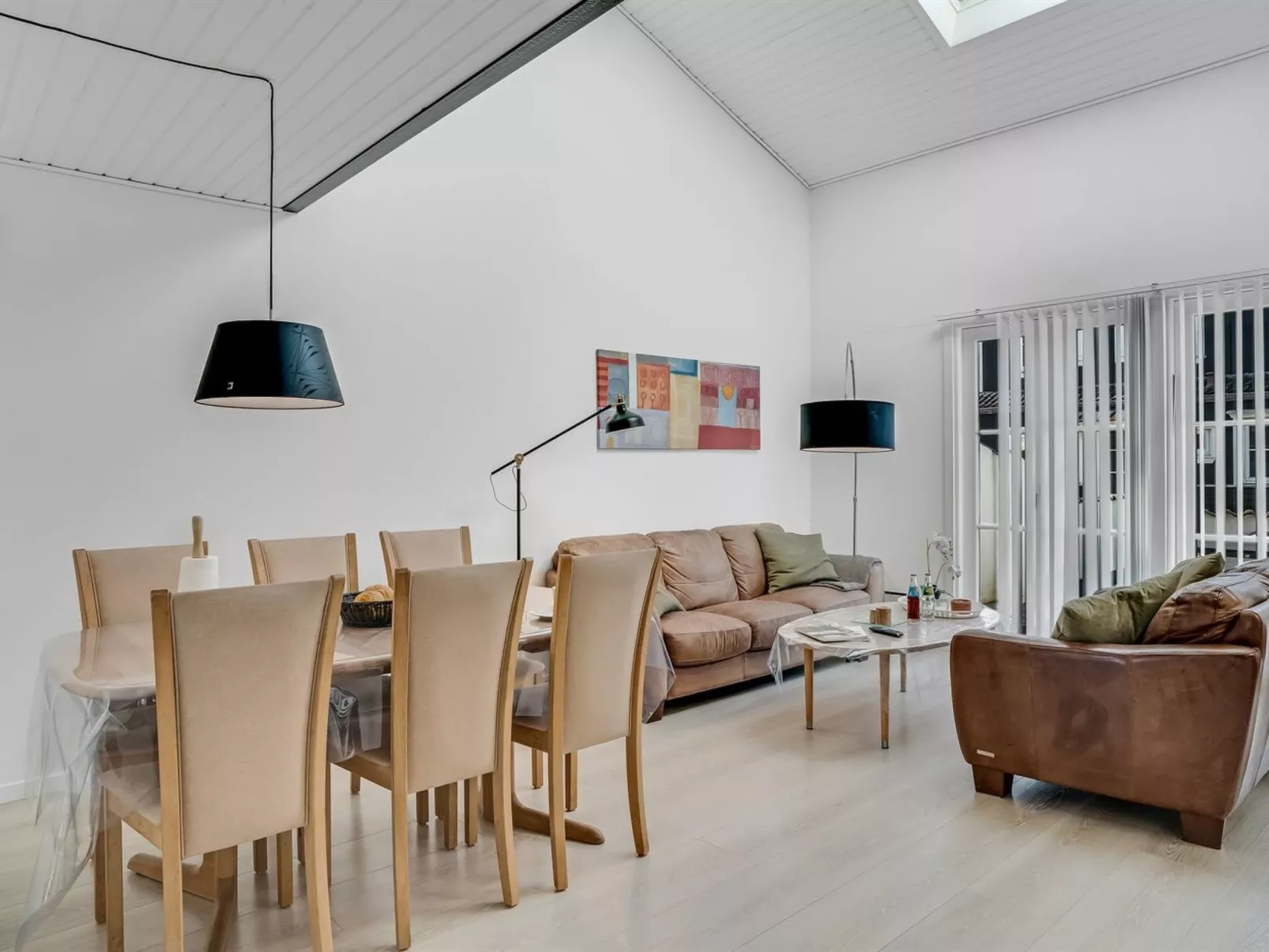 "Eleen" - 100m to the fjord-Drinnen