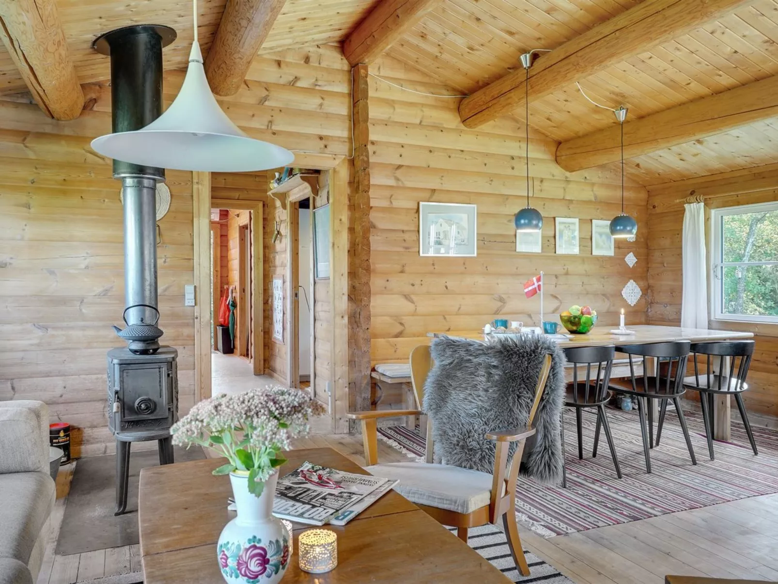 "Thrine" - 100m to the fjord-Inside